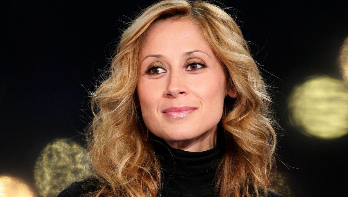 Lara Fabian cash sur les critiques envers la troupe des Enfoirés : "Je n'en ai rien à cirer..."