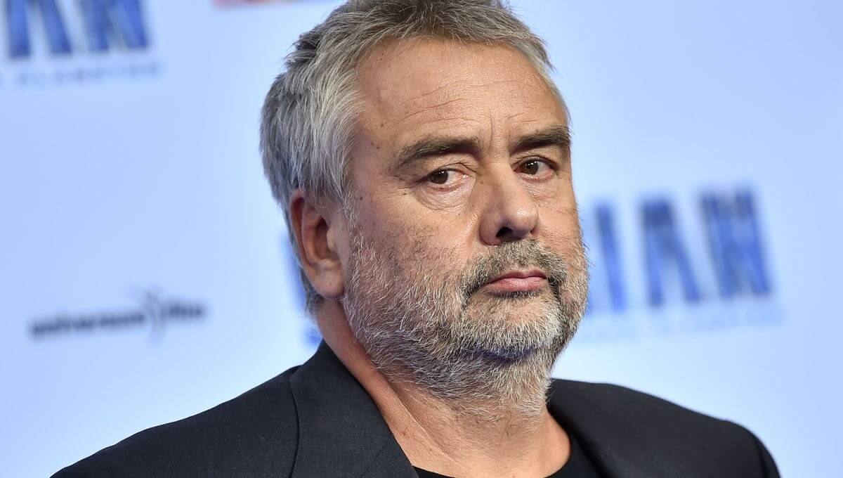 Luc Besson : l’affaire du cerf tué sur sa propriété connaît un nouveau rebondissement, il s’emporte