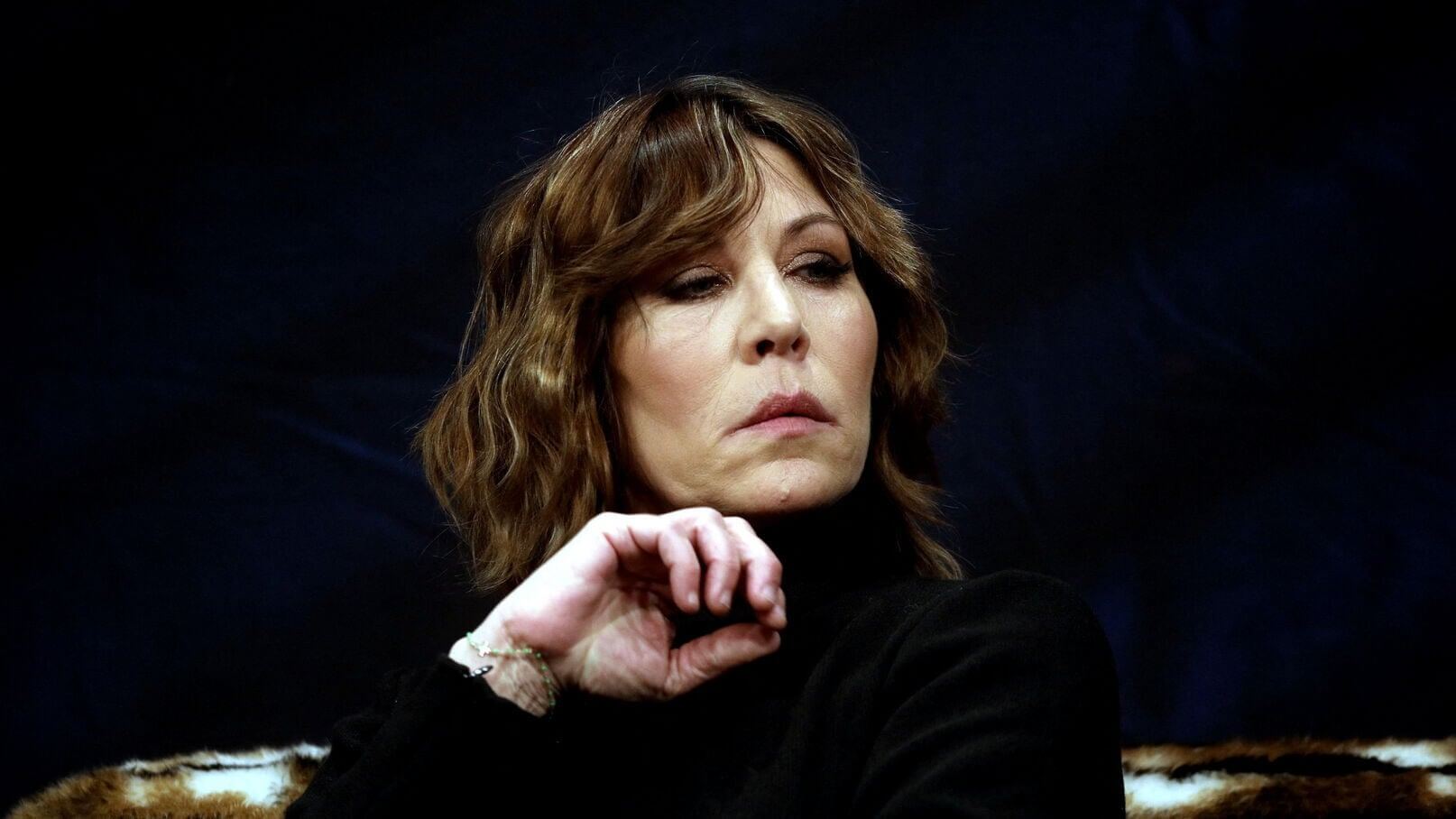 Mathilde Seigner lance une "critiquounette" contre France Télévisions dans "C à vous"