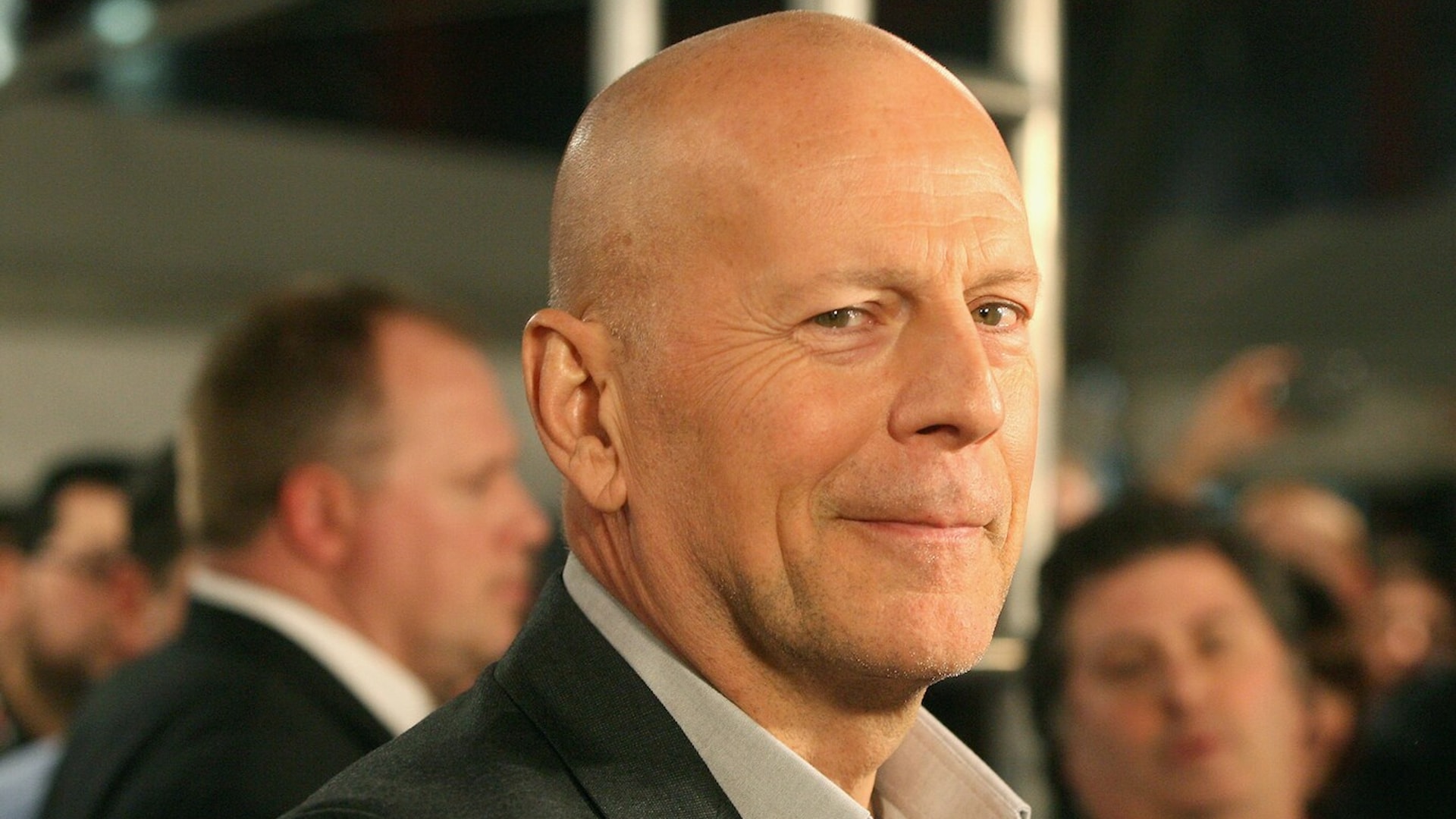 "On lui soufflait son texte" : ces tristes confidences sur les premiers signes de la maladie de Bruce Willis