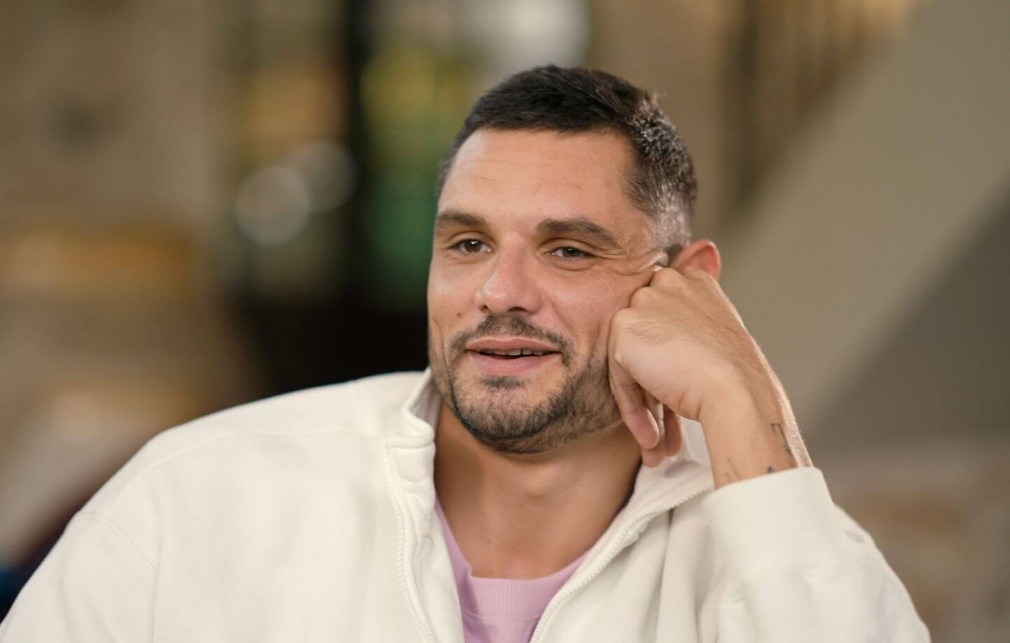 À priori : Florent Manaudou évoque son arrivée dans la série... "Je ne remplace pas Bruno Salomone"