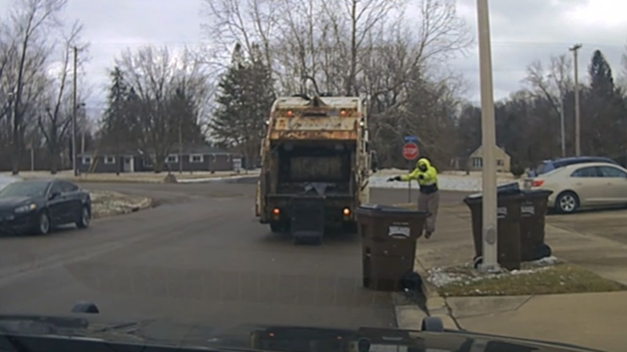 États-Unis : un éboueur fait une découverte surréaliste dans une poubelle !