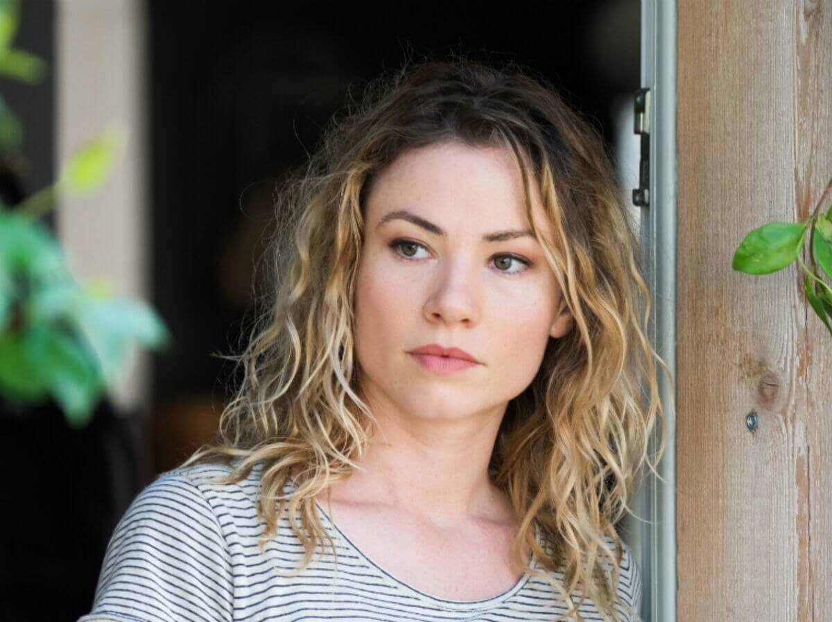 Maud Baecker sur le cyberharcèlement subi à ses débuts dans "Demain nous appartient" : "C'était horrible"