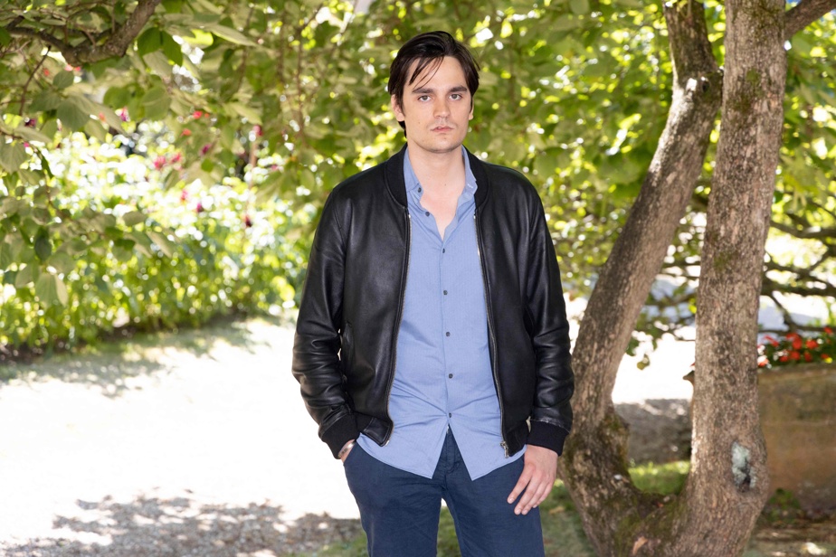 Alain-Fabien Delon balance sur le comportement de sa sœur Anouchka à l'égard de leur père...