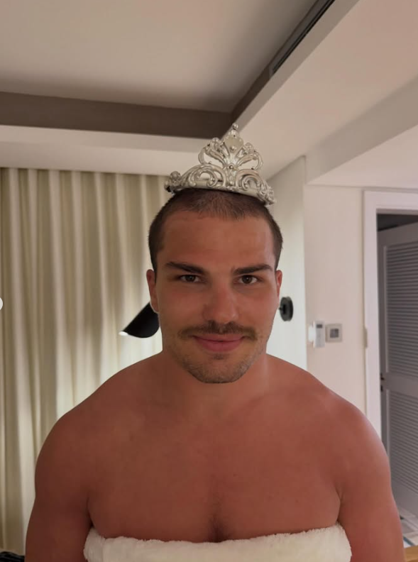 Iris Mittenaere et Antoine Dupont en vacances à l’île Maurice : ce cliché qui fait réagir les internautes