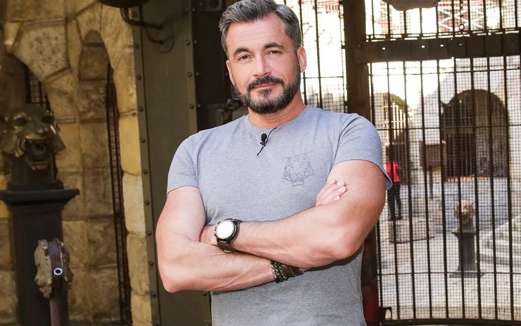 Le Meilleur Pâtissier : Olivier Minne remplace Laëtitia Milot à la présentation du programme culinaire