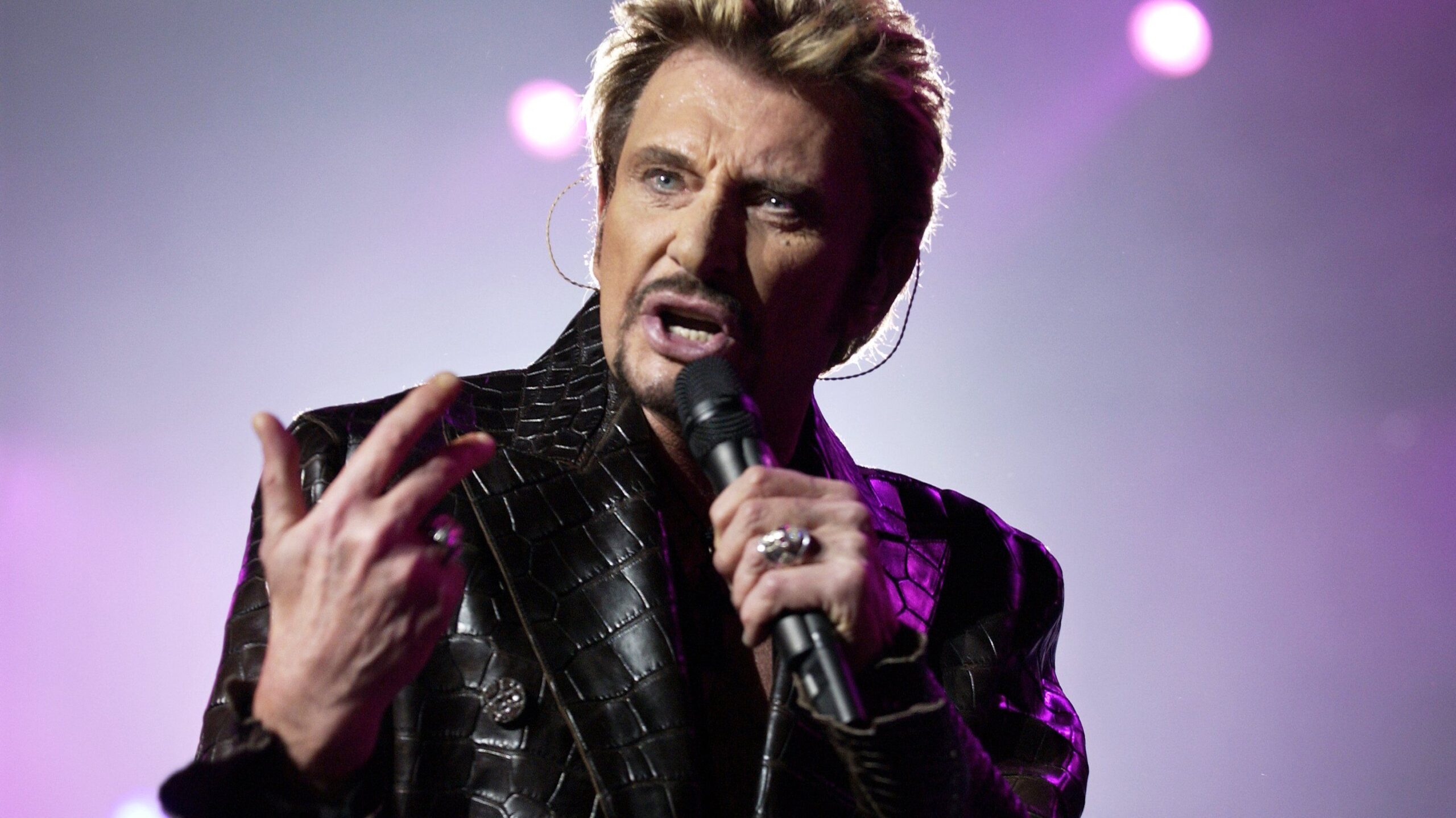 Biopic sur Johnny Hallyday : ce célèbre humoriste et comédien français rêvait d’incarner le rockeur