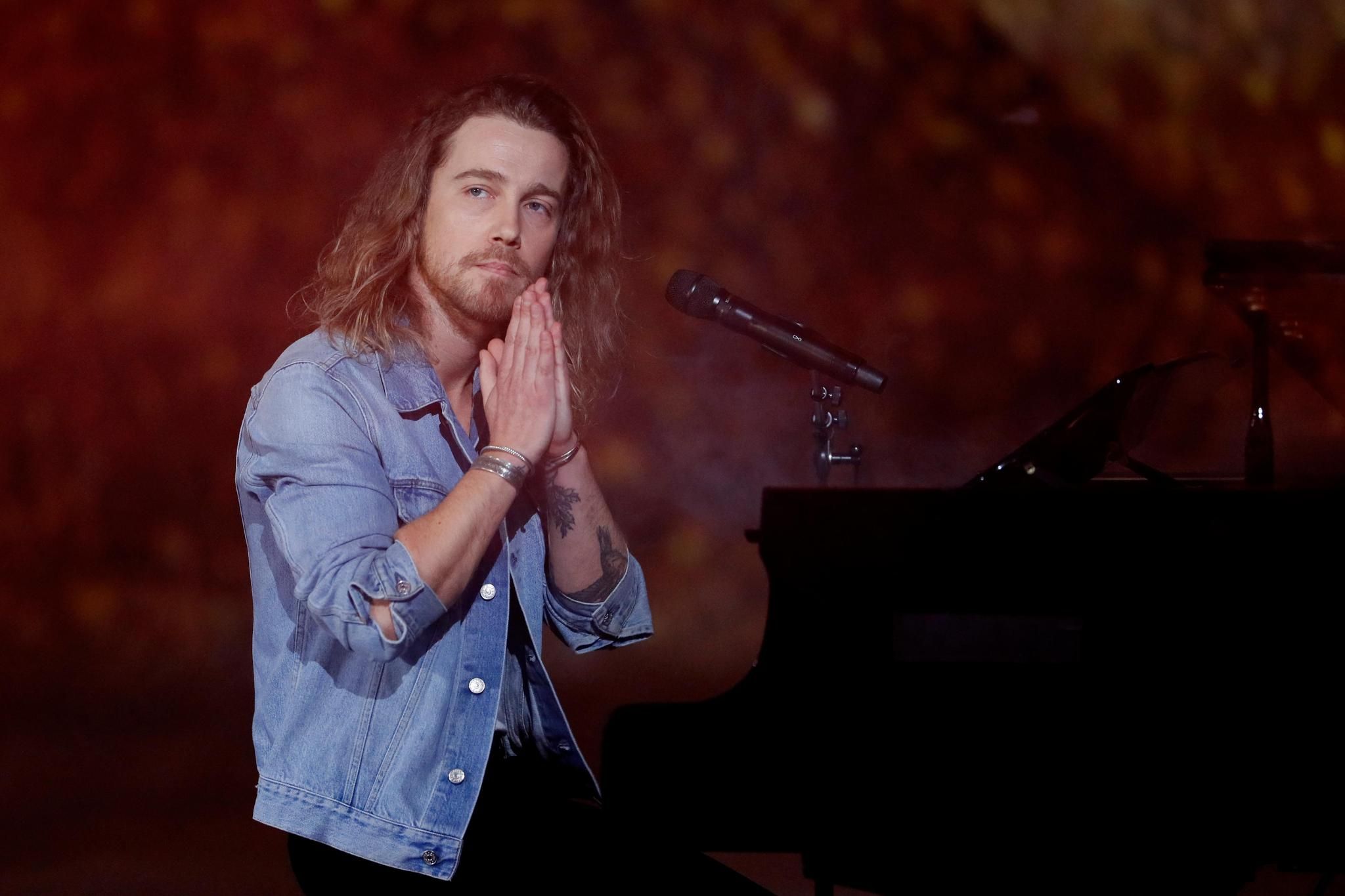 Ce moment magique entre Julien Doré et un chanteur culte des années 80