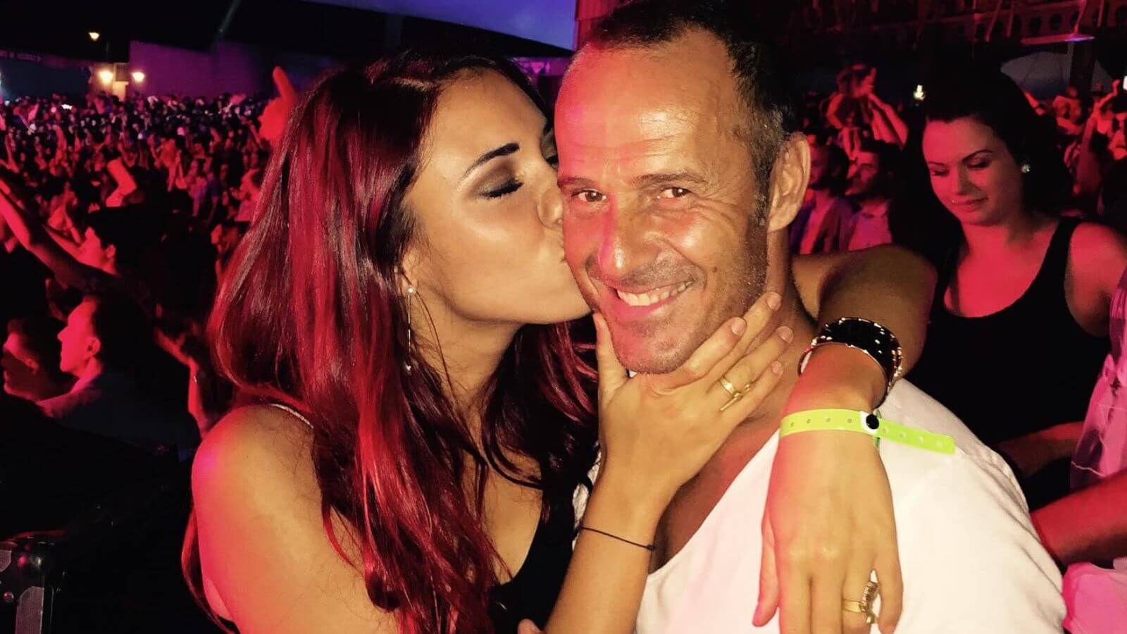 Delphine Wespiser amoureuse : elle rayonne de bonheur avec son compagnon Roger