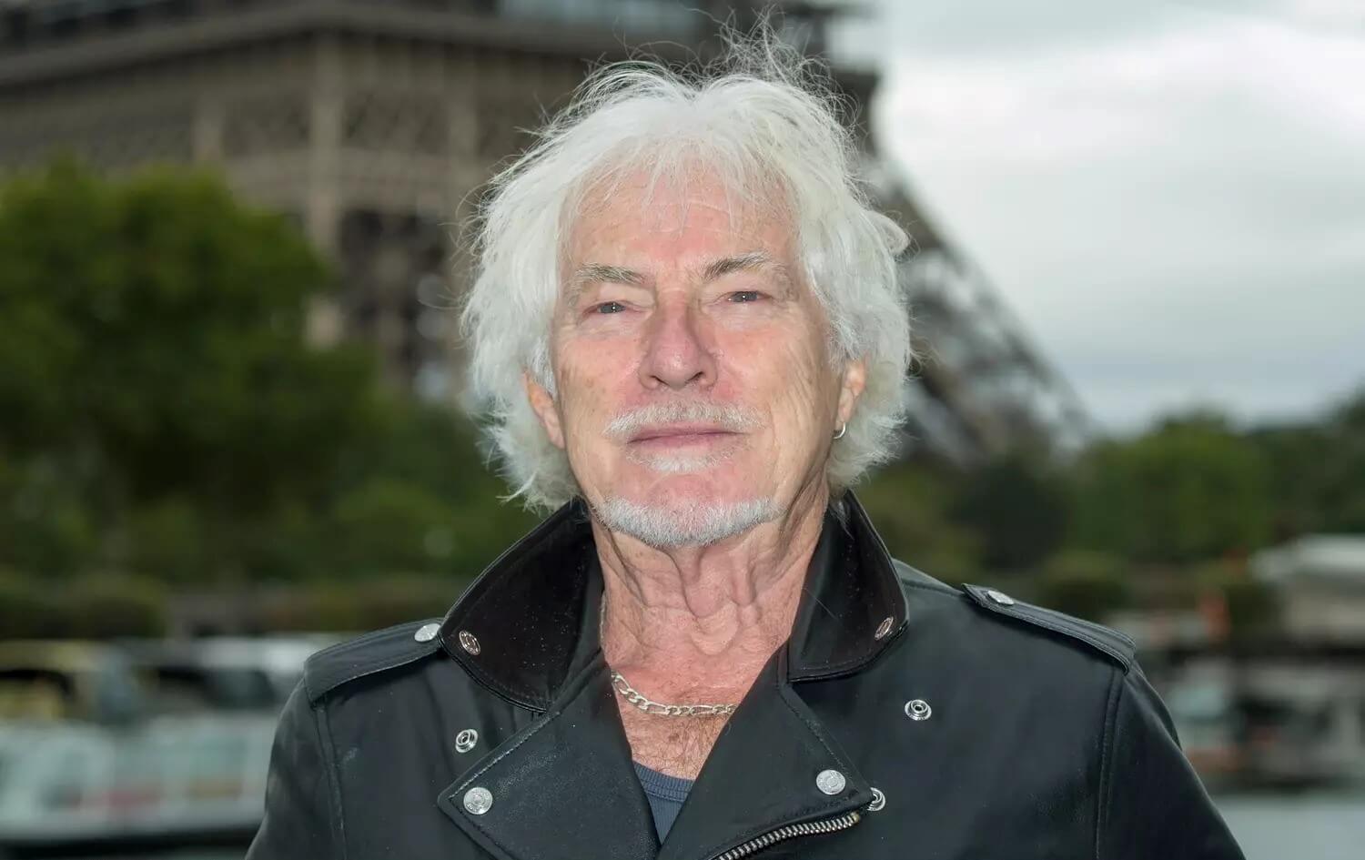 Hugues Aufray annoncé mort : l’artiste prend la parole…"Ce qui est plus grave…"