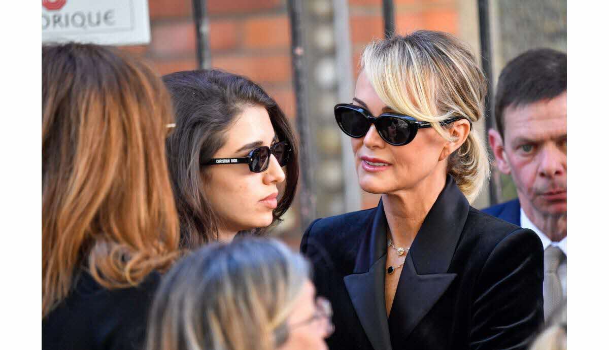 Obsèques de Nadia Farès : Laeticia Hallyday présente pour soutenir les filles de son amie