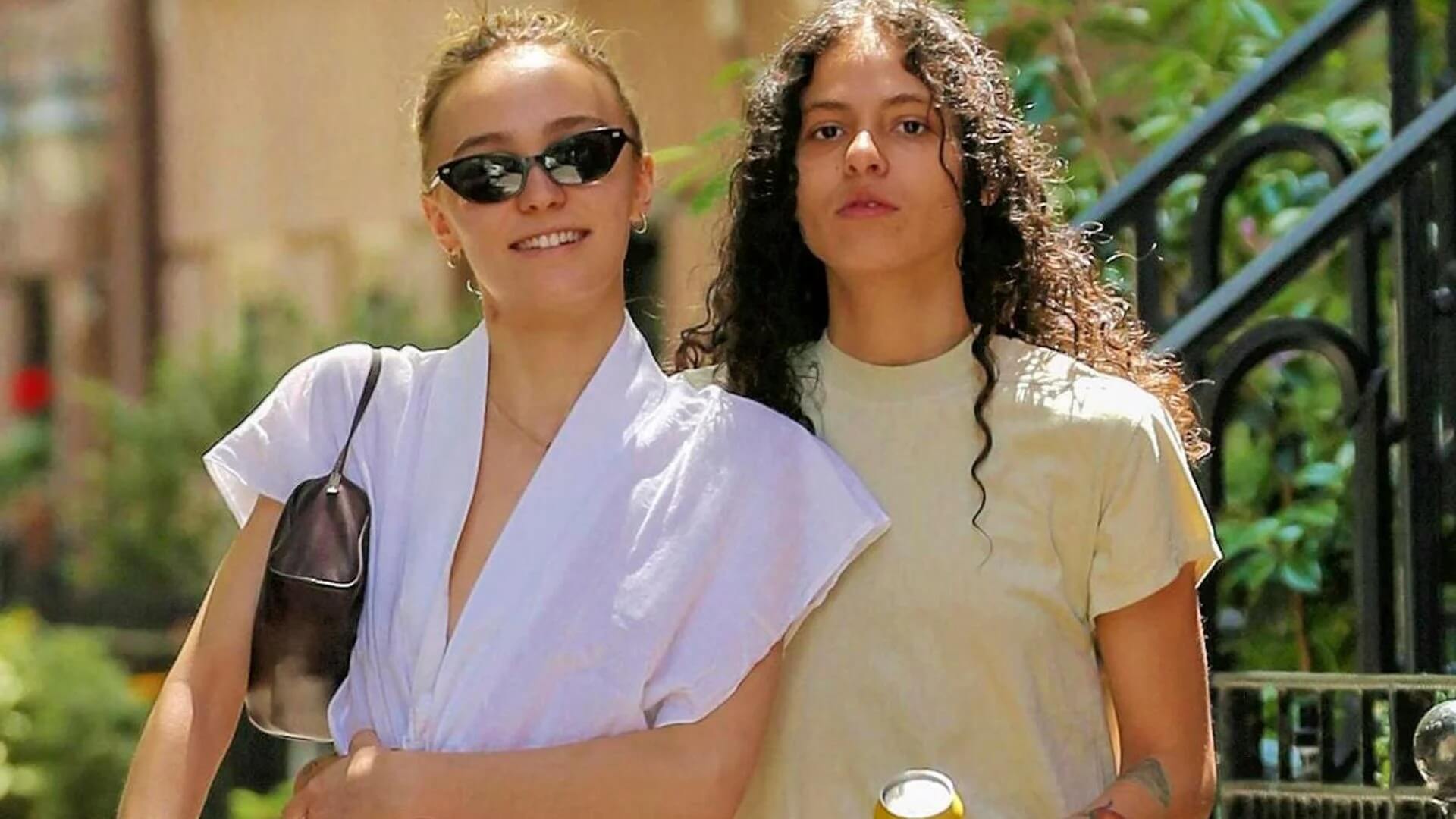 Lily-Rose Depp : sa chérie 070 Shake s’invite dans un projet très attendu qui enflamme la Toile