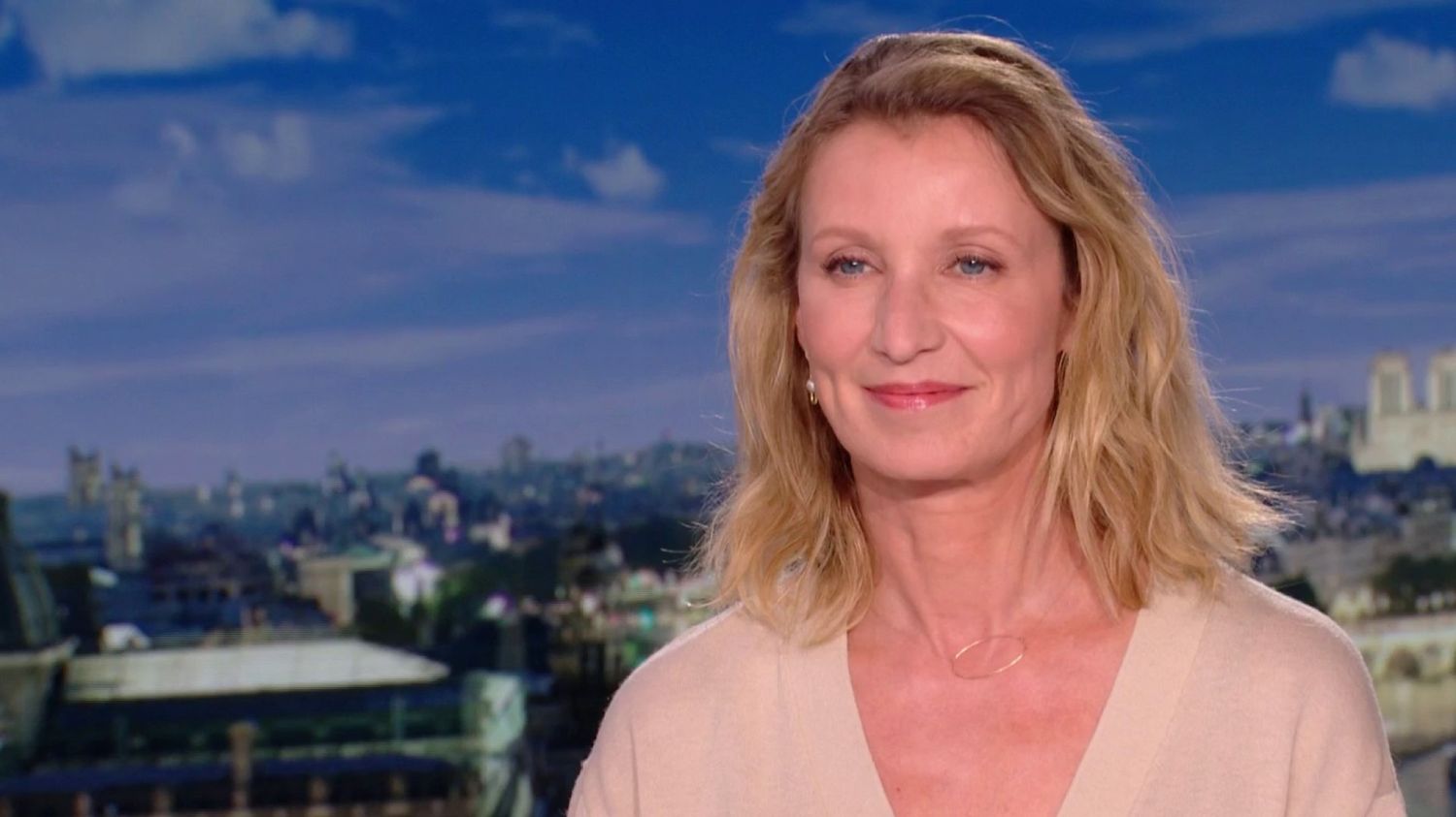 Alexandra Lamy sur son célibat à 54 ans : "Je suis très heureuse d'être seule"