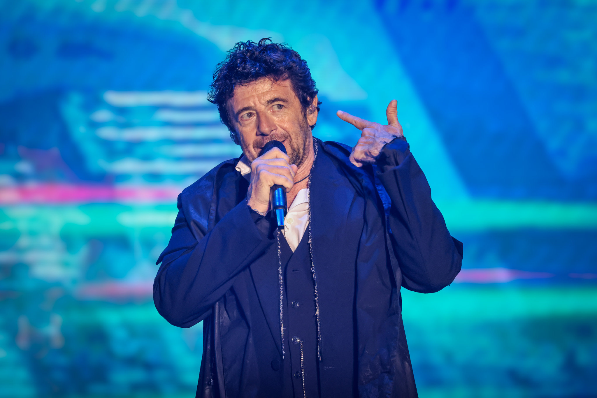 Les avocats de Patrick Bruel accusent une plaignante de lui avoir réclamé de l’argent, elle réplique