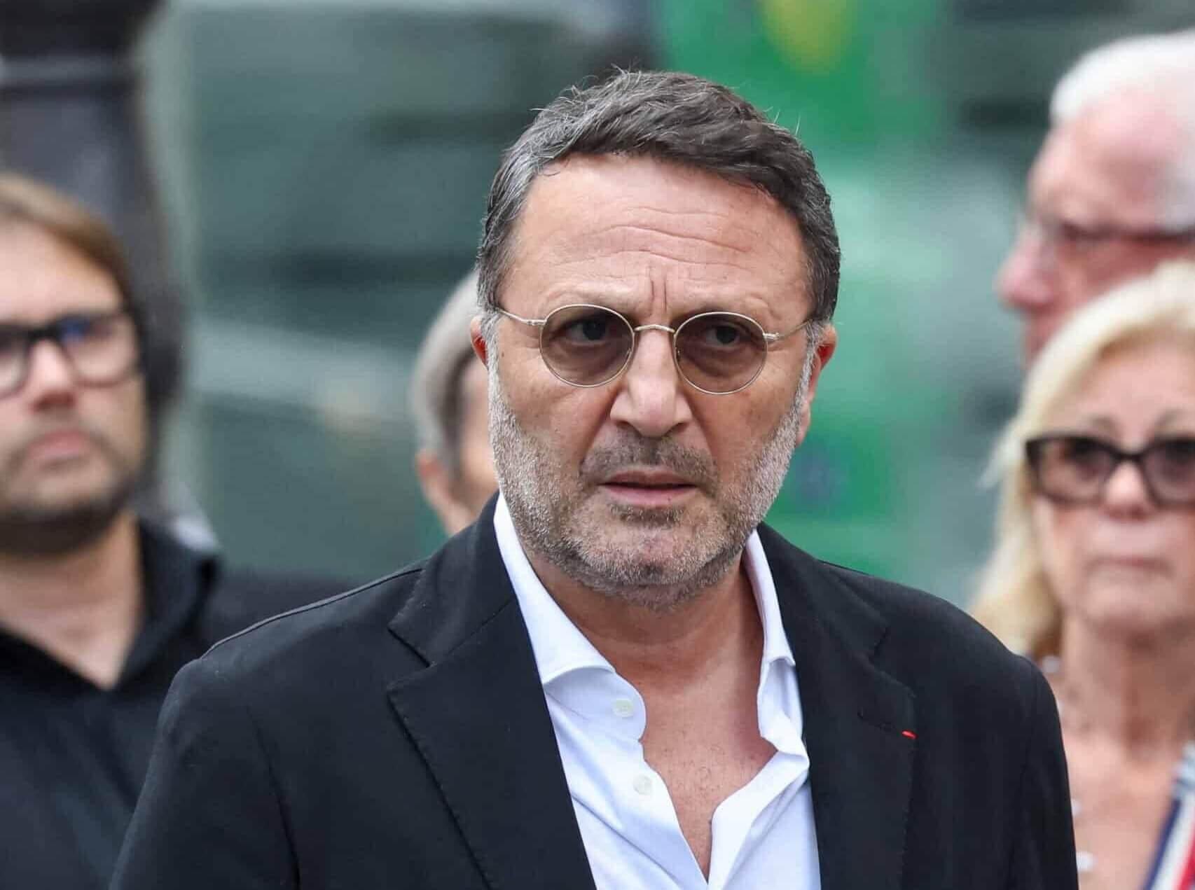 Arthur en deuil : l’animateur annonce la mort de son père et évoque la grave la maladie de sa mère