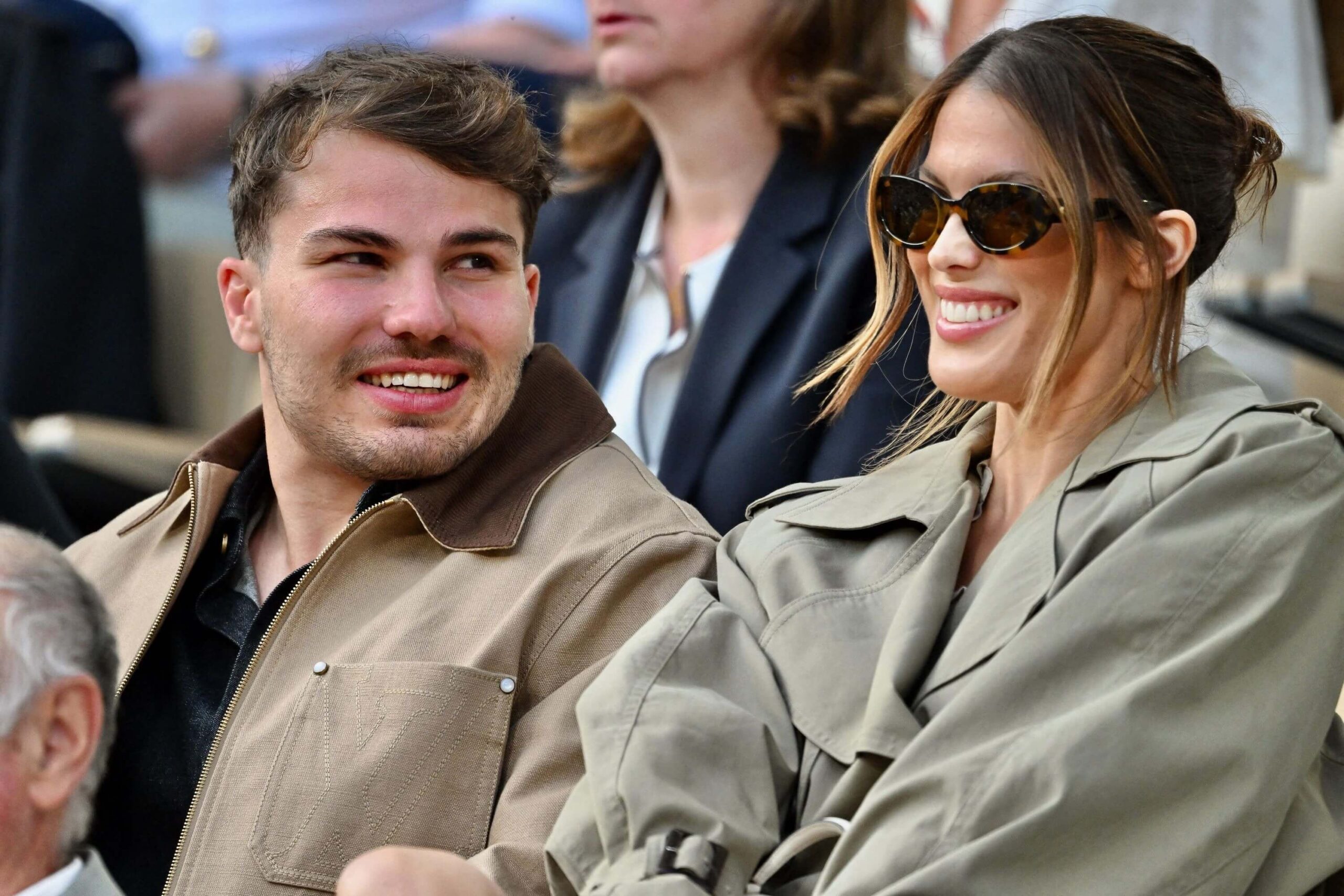 Iris Mittenaere et Antoine Dupont ensemble à Cannes : leur apparition très remarquée