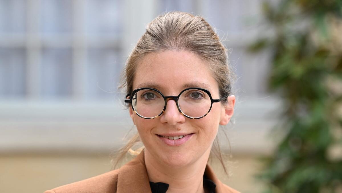 Aurore Bergé critiquée pour sa montée des marches  à Cannes, la ministre répond aux détracteurs