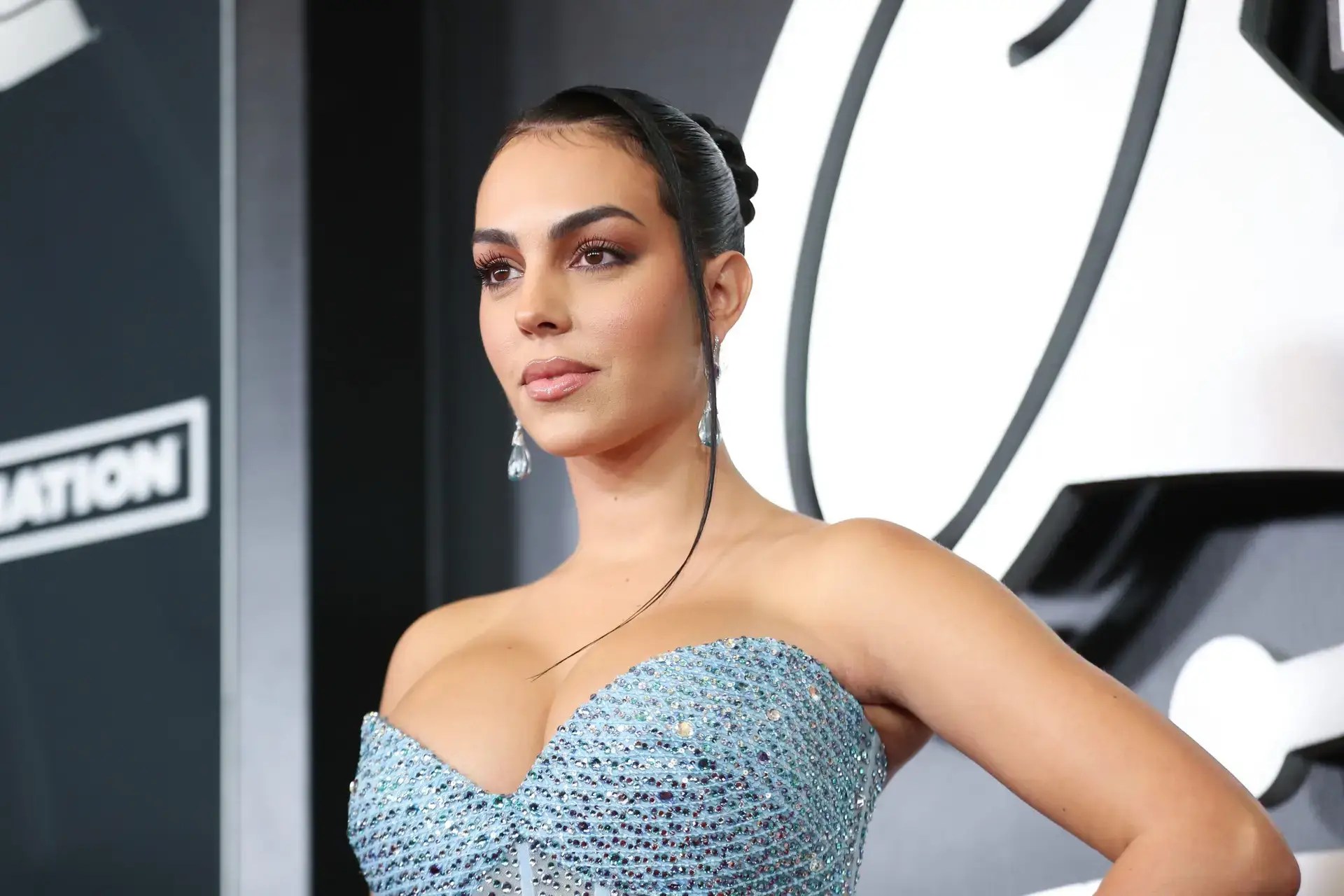 Georgina Rodriguez à Cannes : le nouveau look de la fiancée de Cristiano Ronaldo divise la Toile