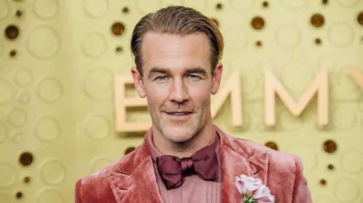 James Van Der Beek : inconsolable, sa veuve Kimberly lui rend un nouvel hommage bouleversant