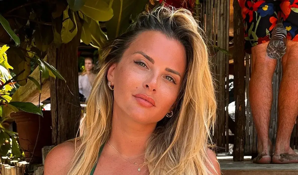 "Pas de papa ?" : Kelly Vedovelli répond cash aux questions sur le père de ses jumeaux
