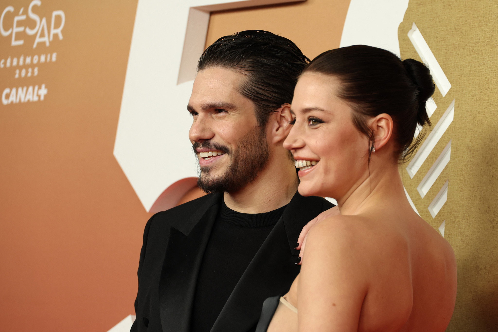 Adèle Exarchopoulos soutenue par François Civil durant le procès l’opposant à son ex-compagnon
