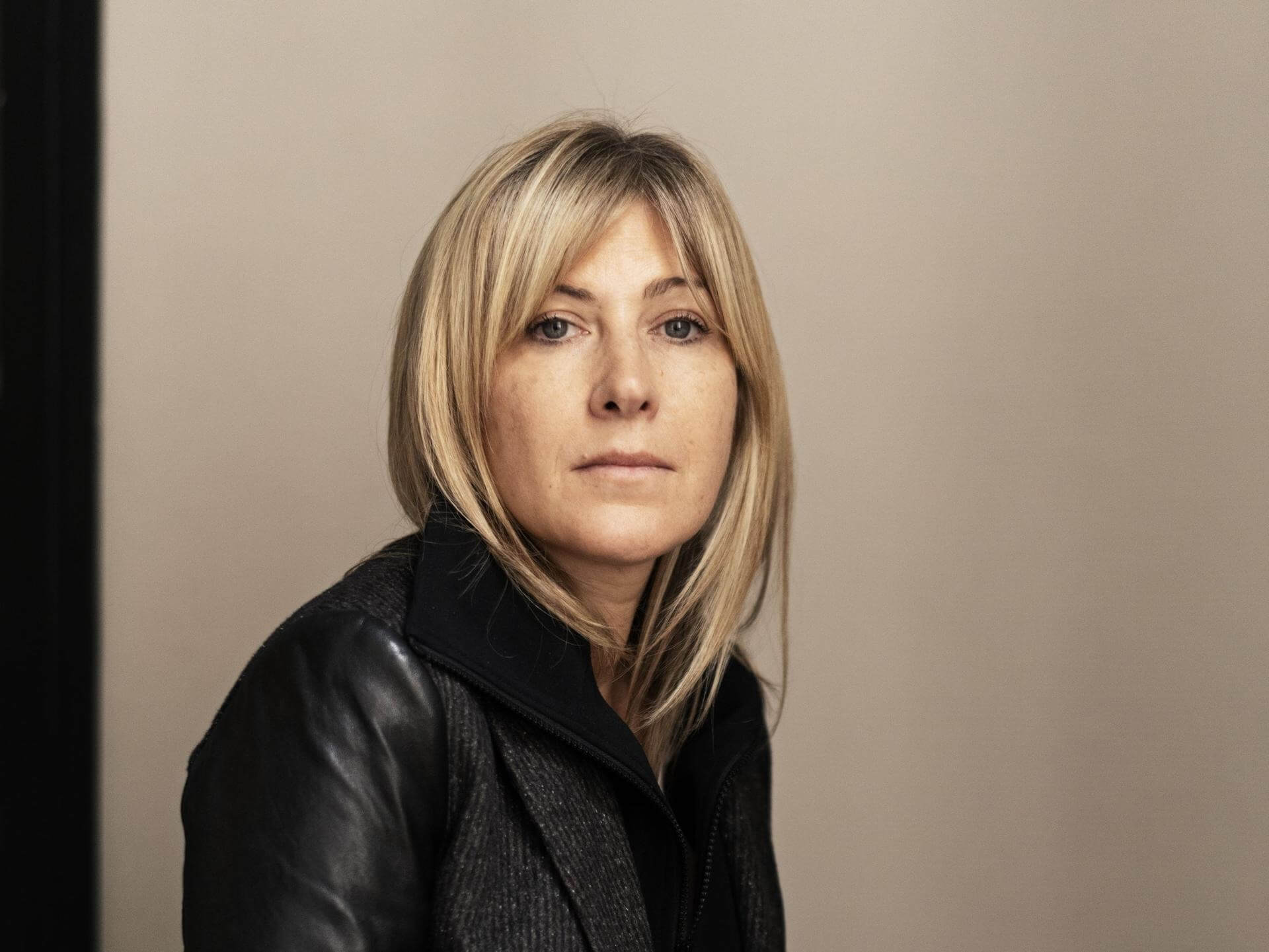 Amanda Sthers en deuil : elle rend hommage à un célèbre romancier