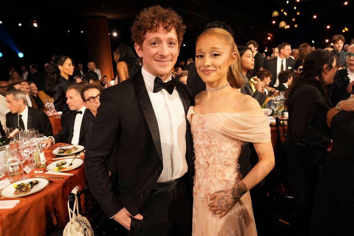 Ariana Grande et Ethan Slater mettent fin à leur relation : ce que l’on sait de leur rupture