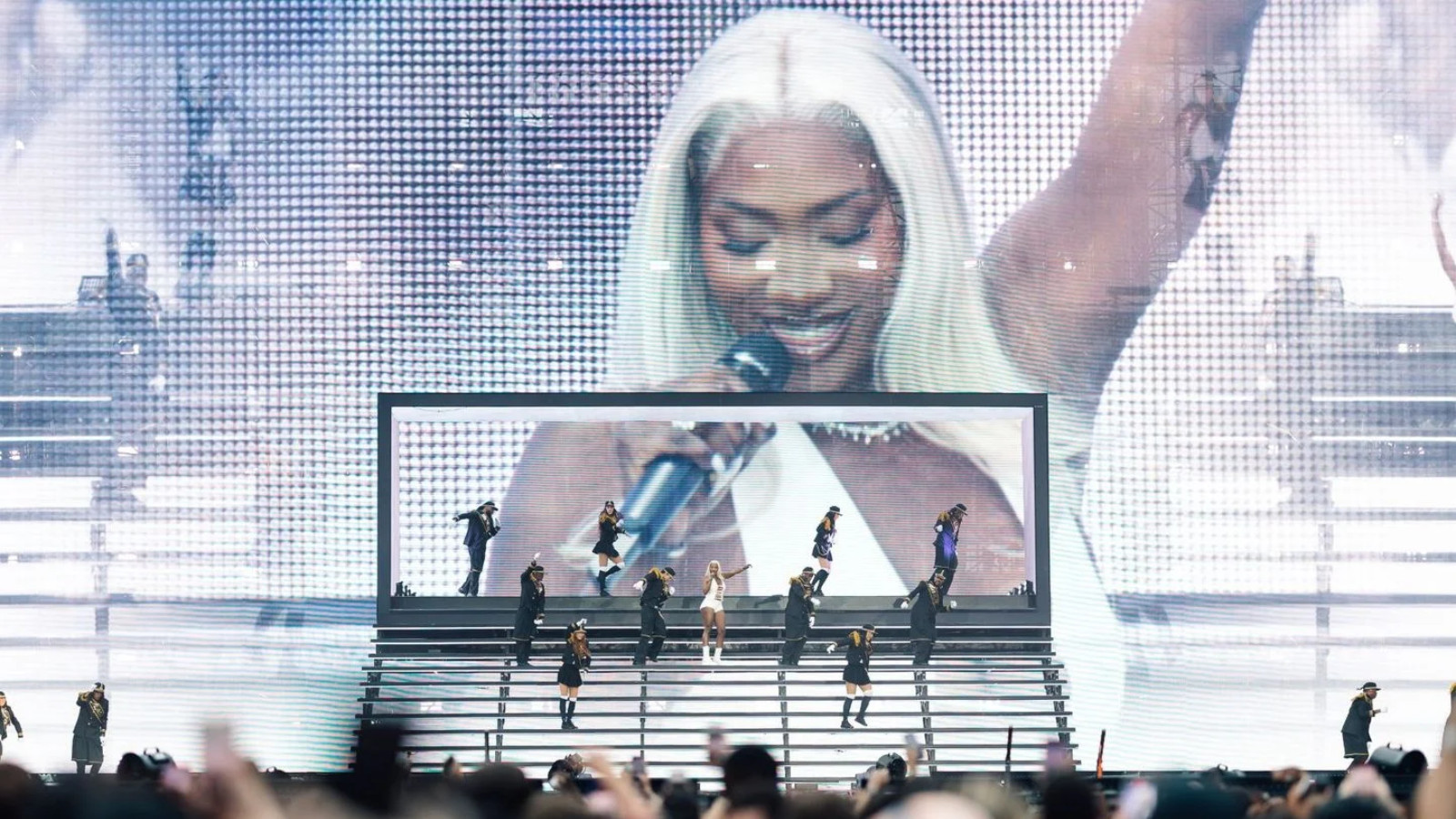 La surprise d’Aya Nakamura au Stade de France : sa mère s’empare du micro