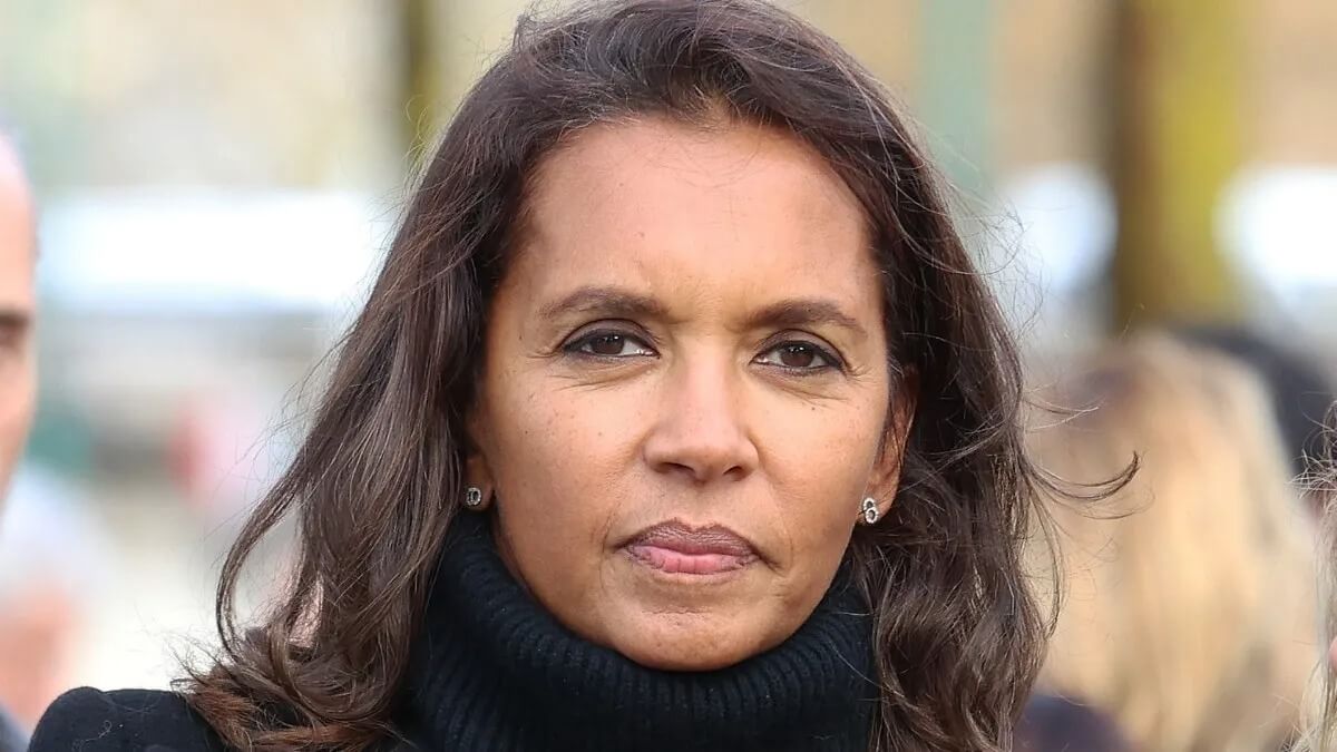 Karine Le Marchand harcelée et filmée par un inconnu : elle pousse un coup de gueule