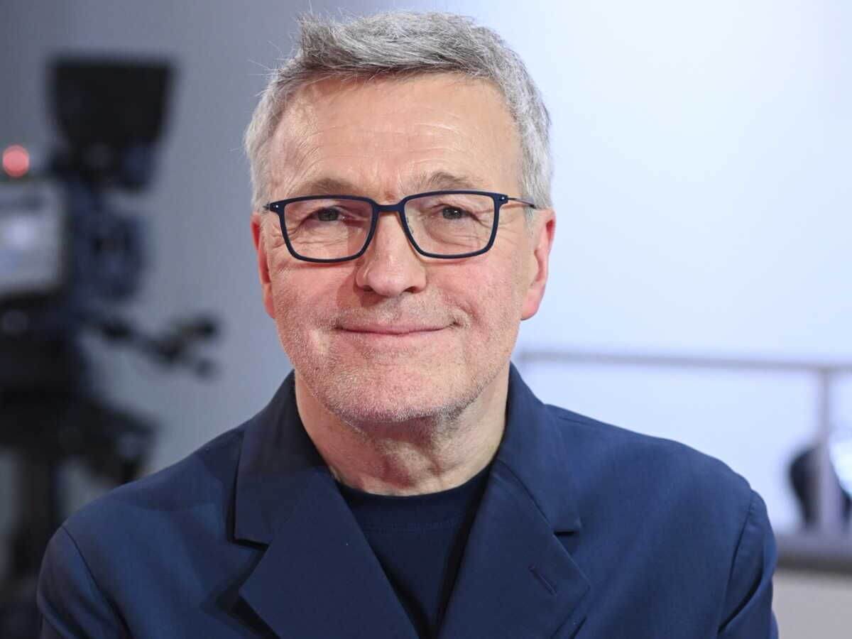 Laurent Ruquier fait une mise au point sur son avenir à la télévision : "Je vais garder un pied..."