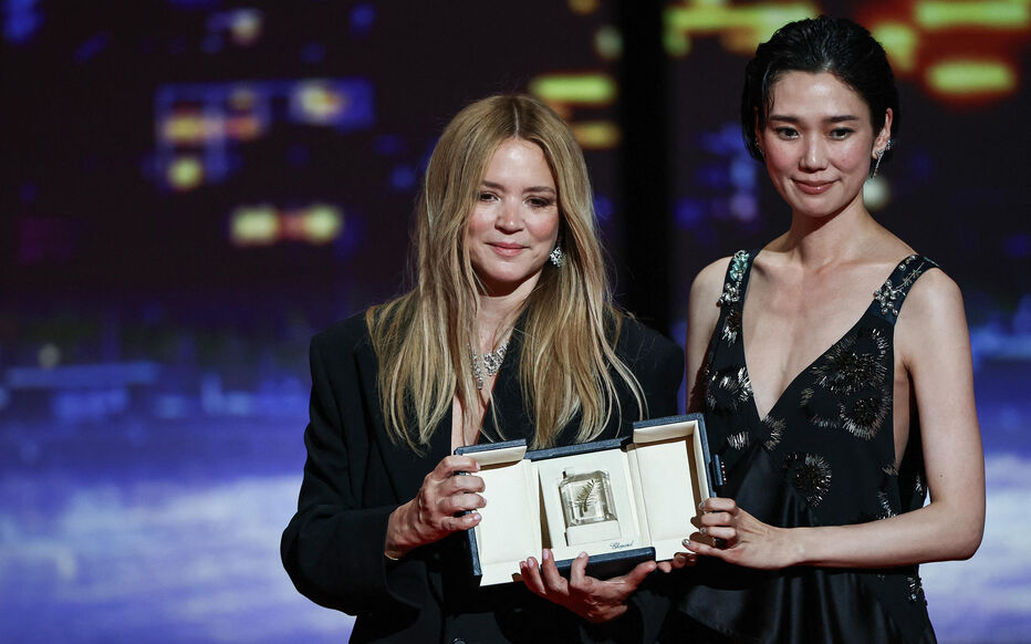 Niels Schneider révèle le beau geste de Virginie Efira après avoir remporté son prix à Cannes !