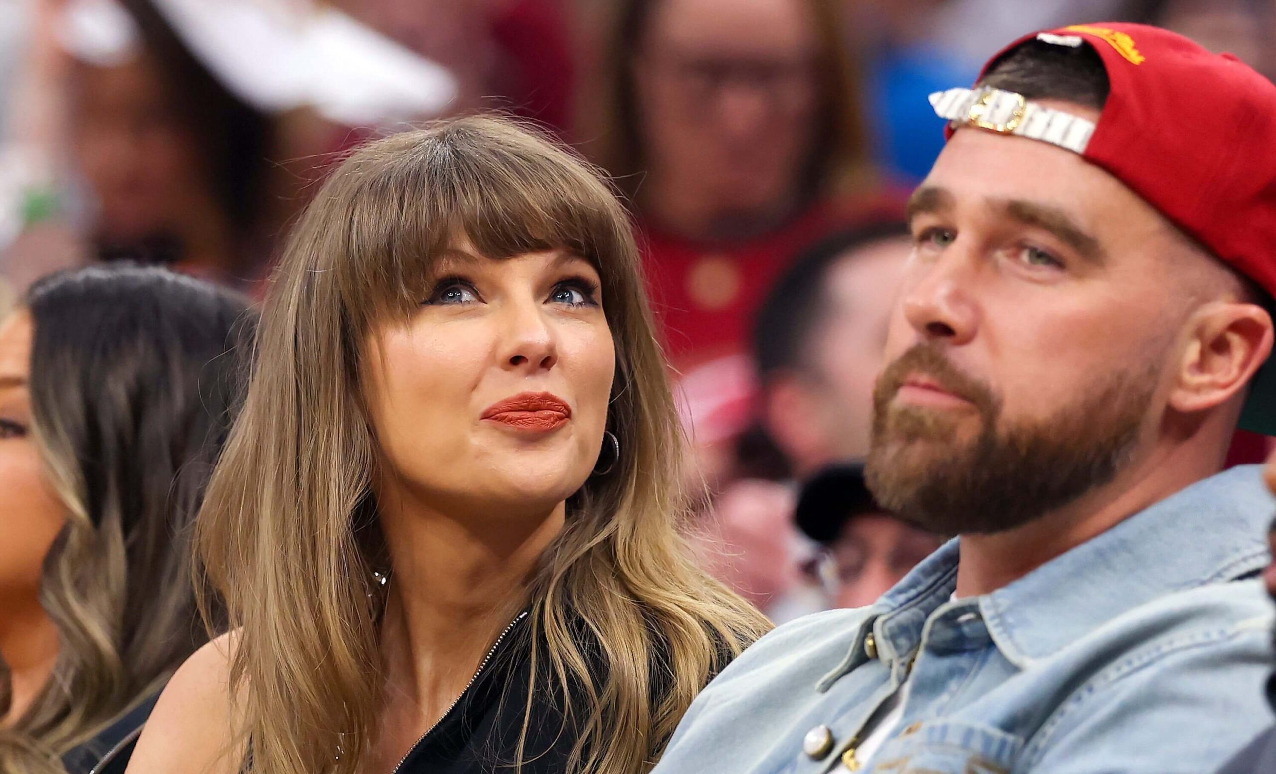 Taylor Swift et Travis Kelce : une personnalité connue révèle par erreur la date de leur mariage