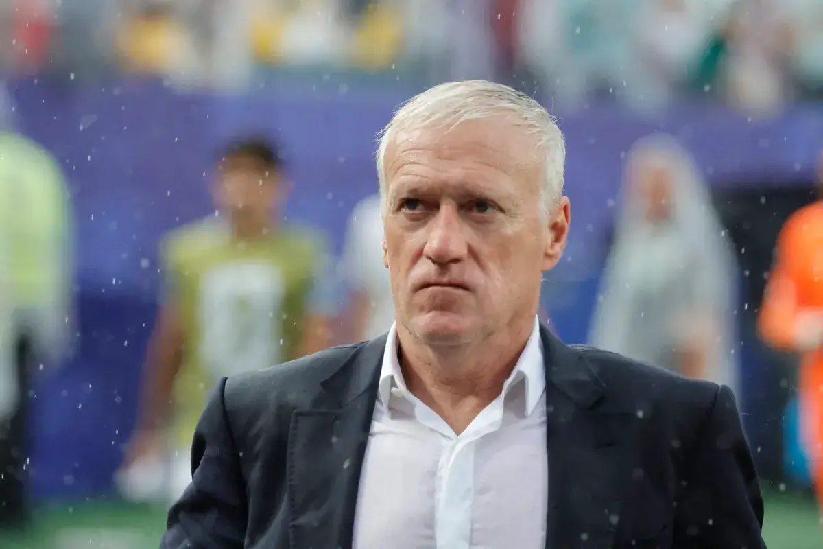 Didier Deschamps en deuil : un dessin de Charlie Hebdo déclenche une vive polémique