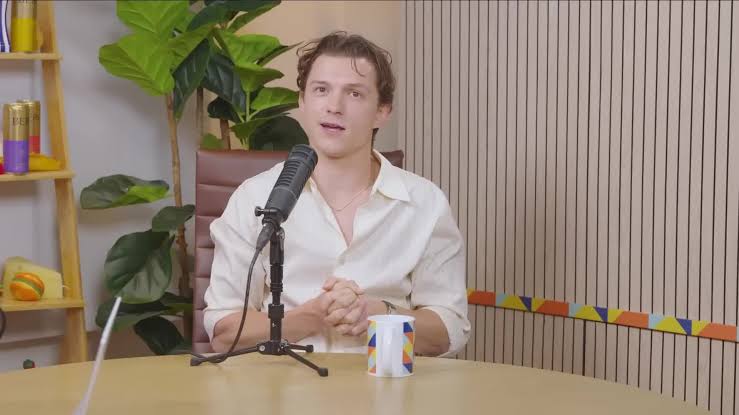 Tom Holland revient sur son mythique playback sur "Umbrella" devenu culte