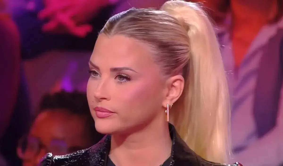 "Les vieux briscards du showbiz" : le coup de gueule de Kelly Vedovelli qui ne passe pas inaperçu