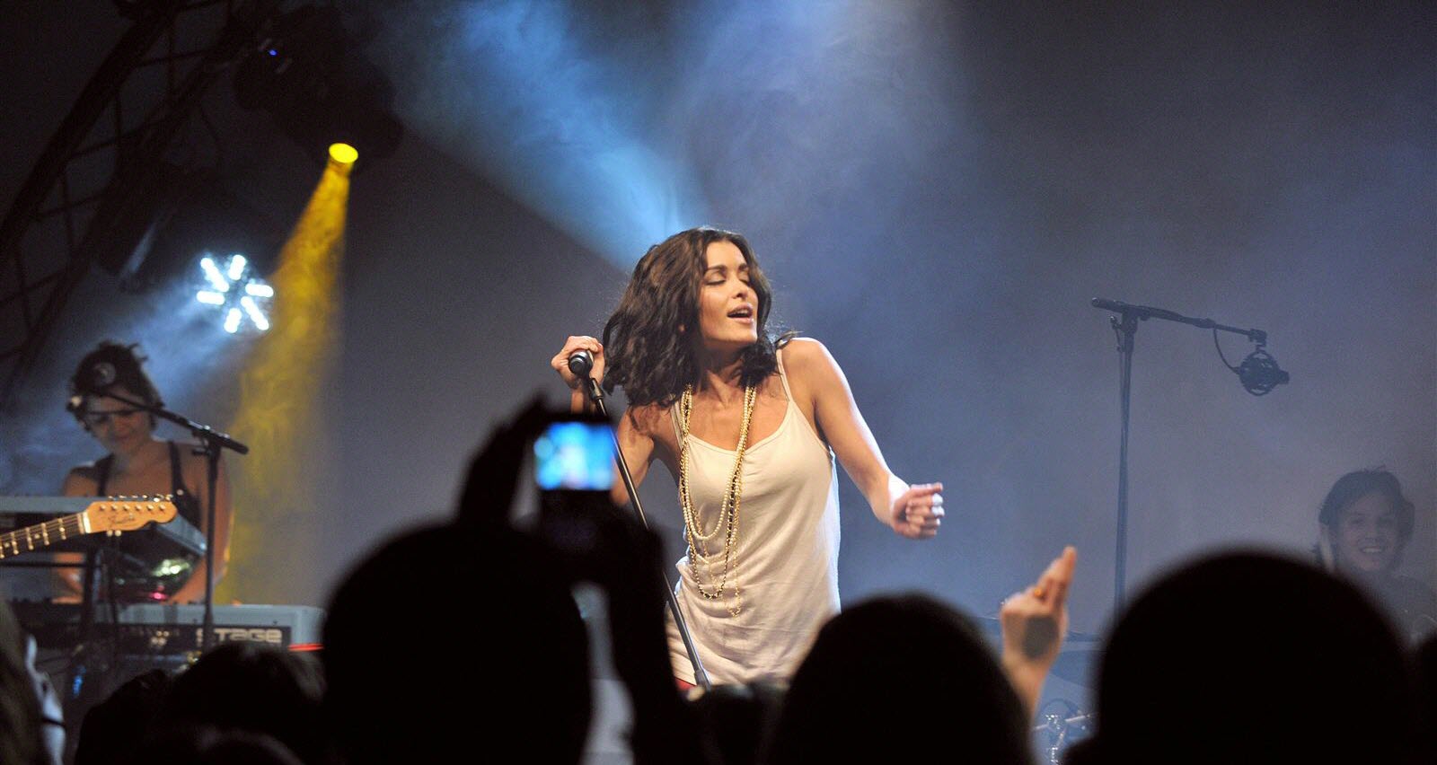 Jenifer provoque la colère des internautes en s’affichant avec cette artiste jugée "problématique"