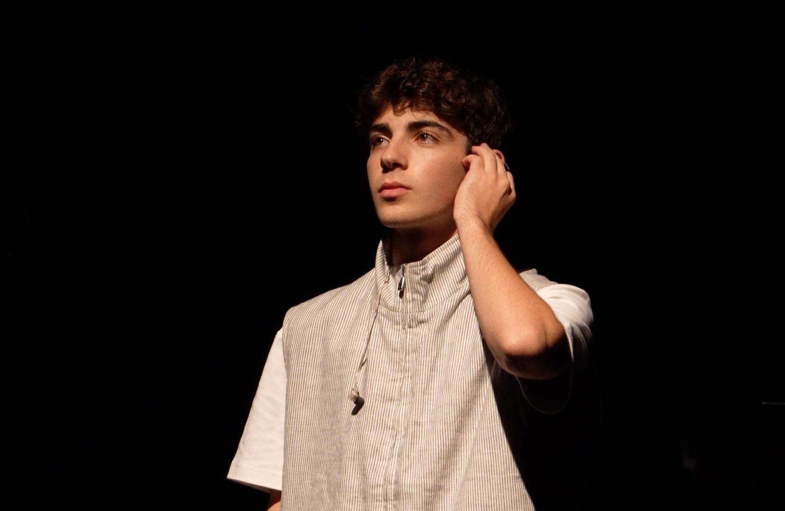 Léon Hesby, le fils cadet de Patrick Bruel, donne son premier concert : son grand frère ému aux larmes