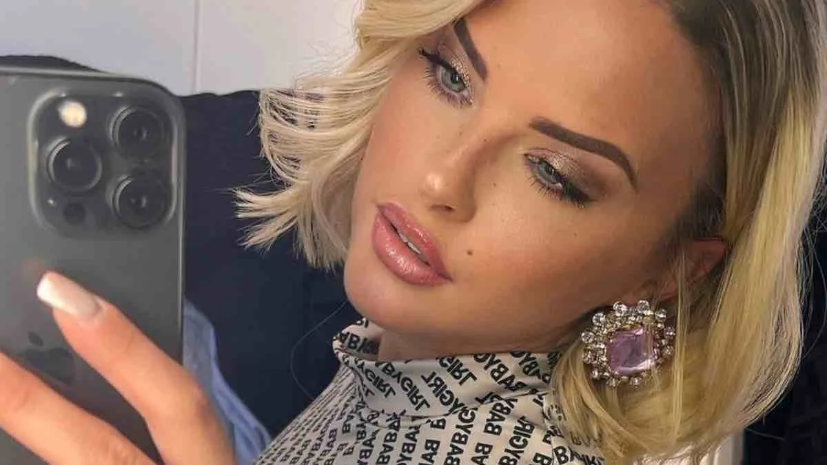 Kelly Vedovelli donne une nouvelle importante sur ses filles : la réaction de son frère est hilarante