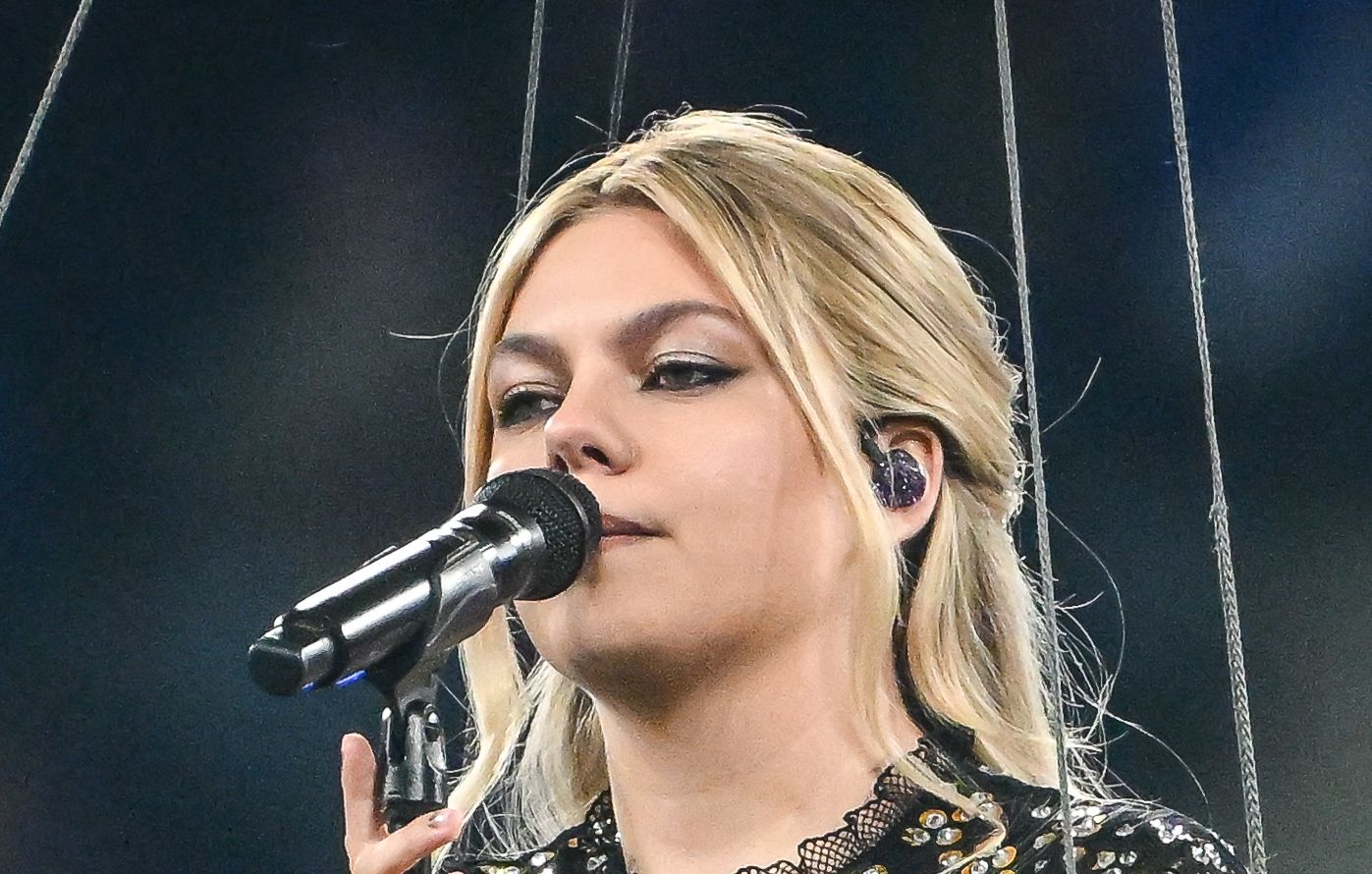 "Je serais qui pour l'en empêcher ?" : Louane se pose des questions sur l’avenir de sa petite Esmée