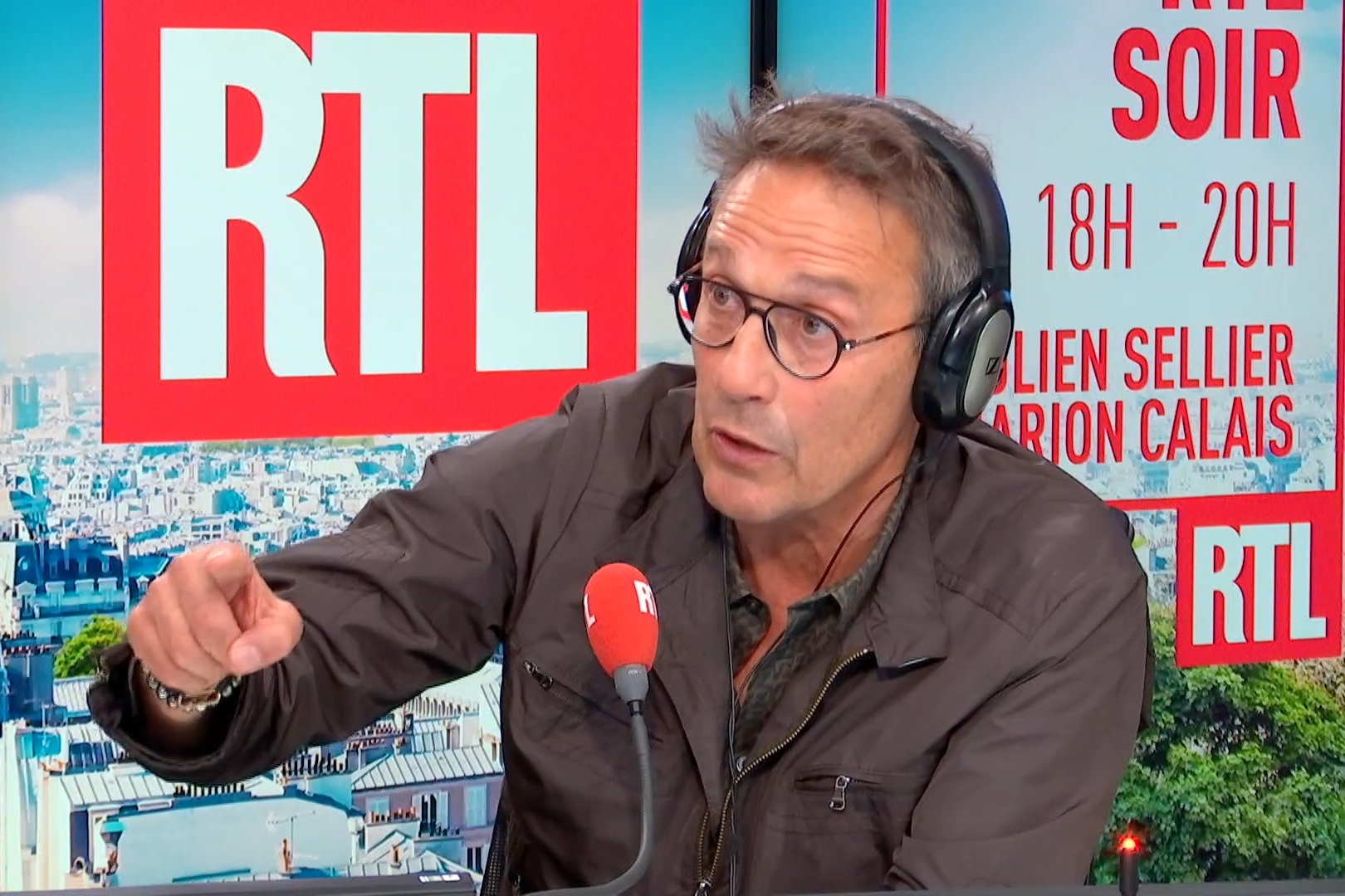 "Ne vous faites pas avoir" : en vacances, Julien Courbet alerte les internautes !