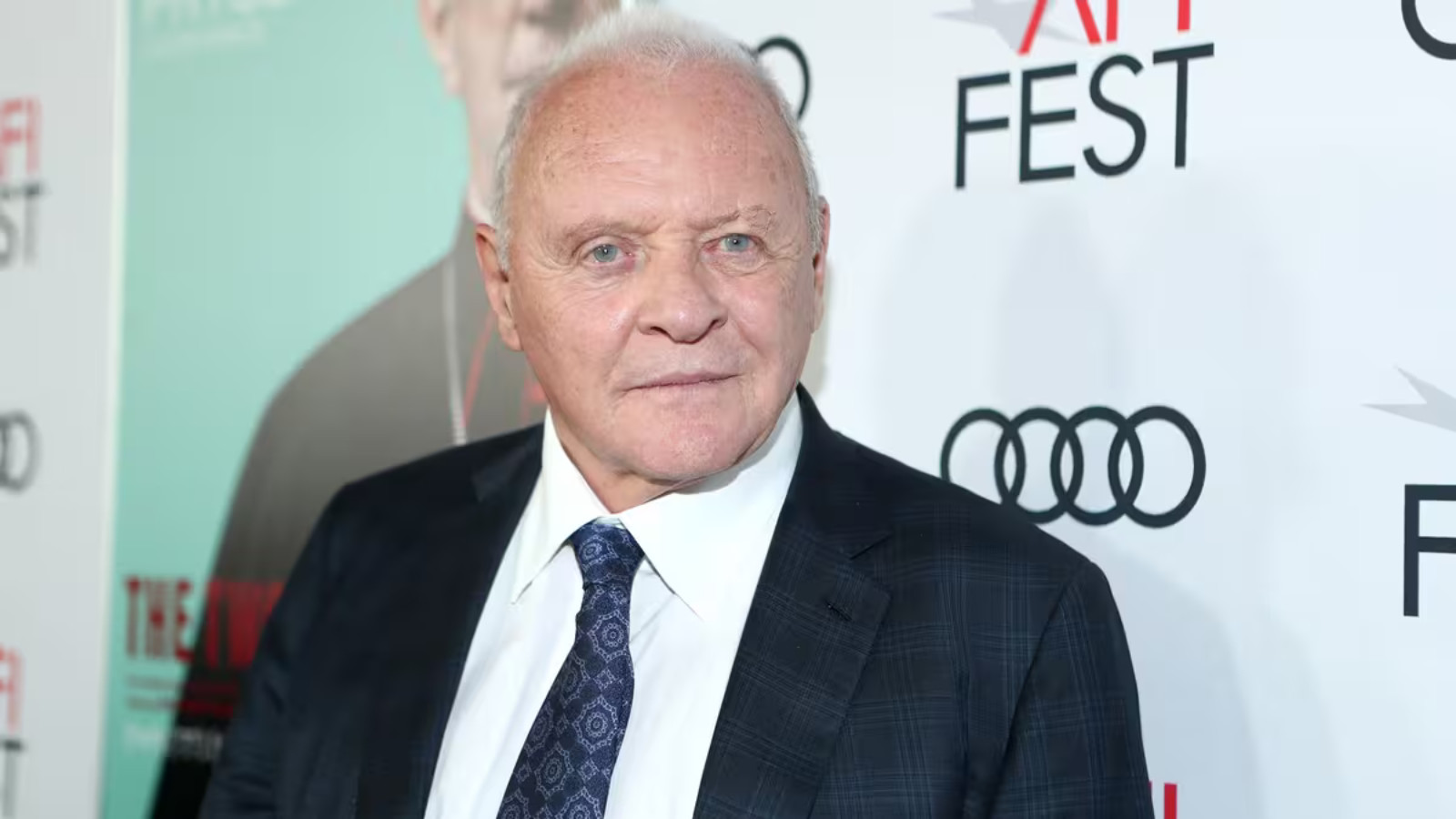 Anthony Hopkins provoque la colère de la Toile avec une photo prise lors de la Coupe du Monde