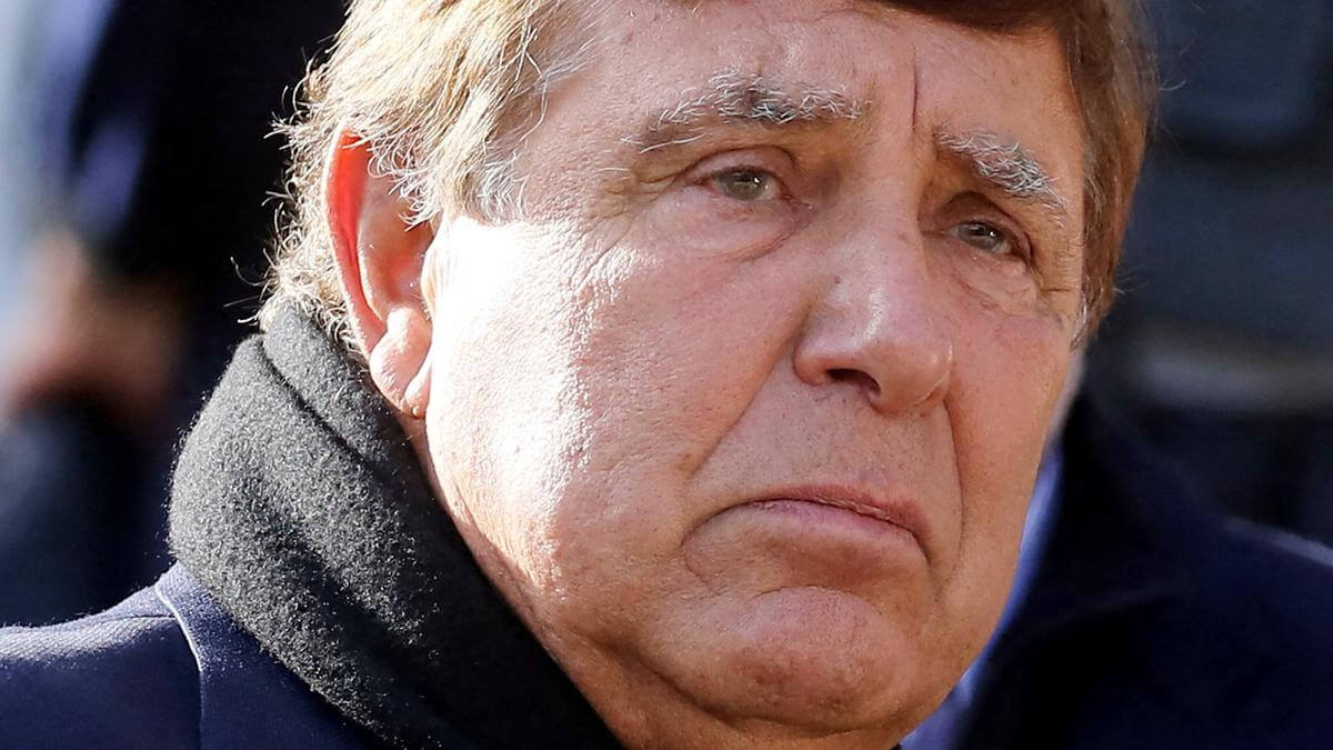 Jean-Pierre Foucault revient sur le drame qui a bouleversé son enfance : "Il est revenu entre quatre planches"
