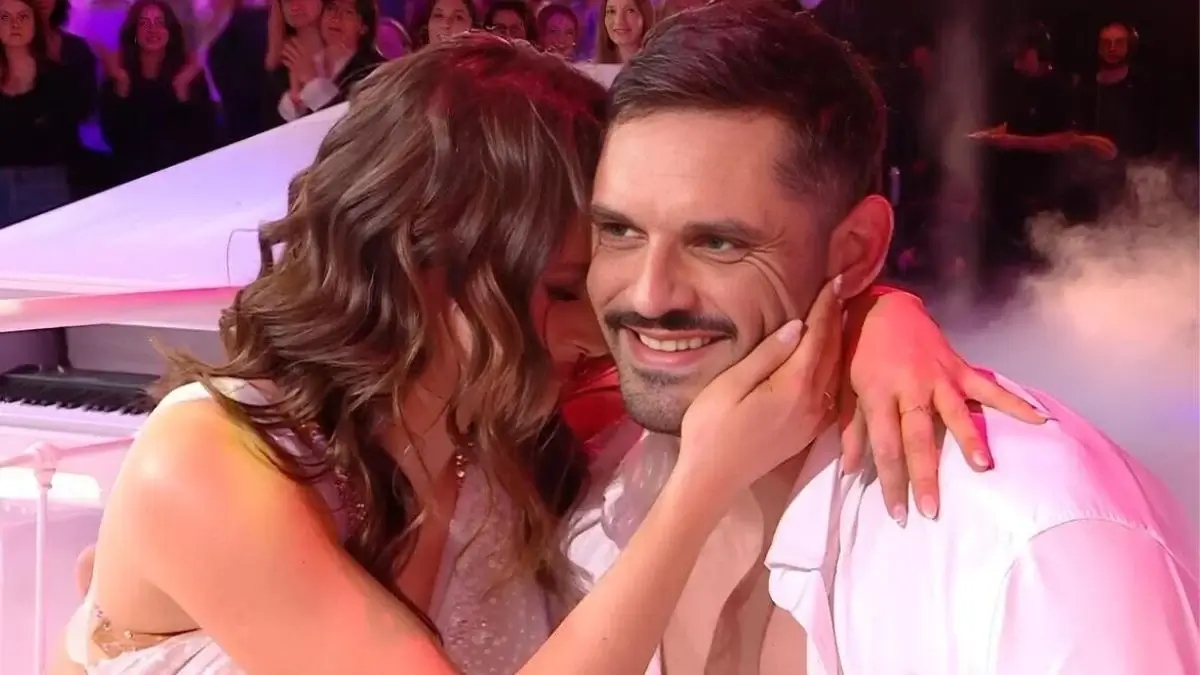 Florent Manaudou et Elsa Bois très complices : bisous, câlins… ces images qui en disent long