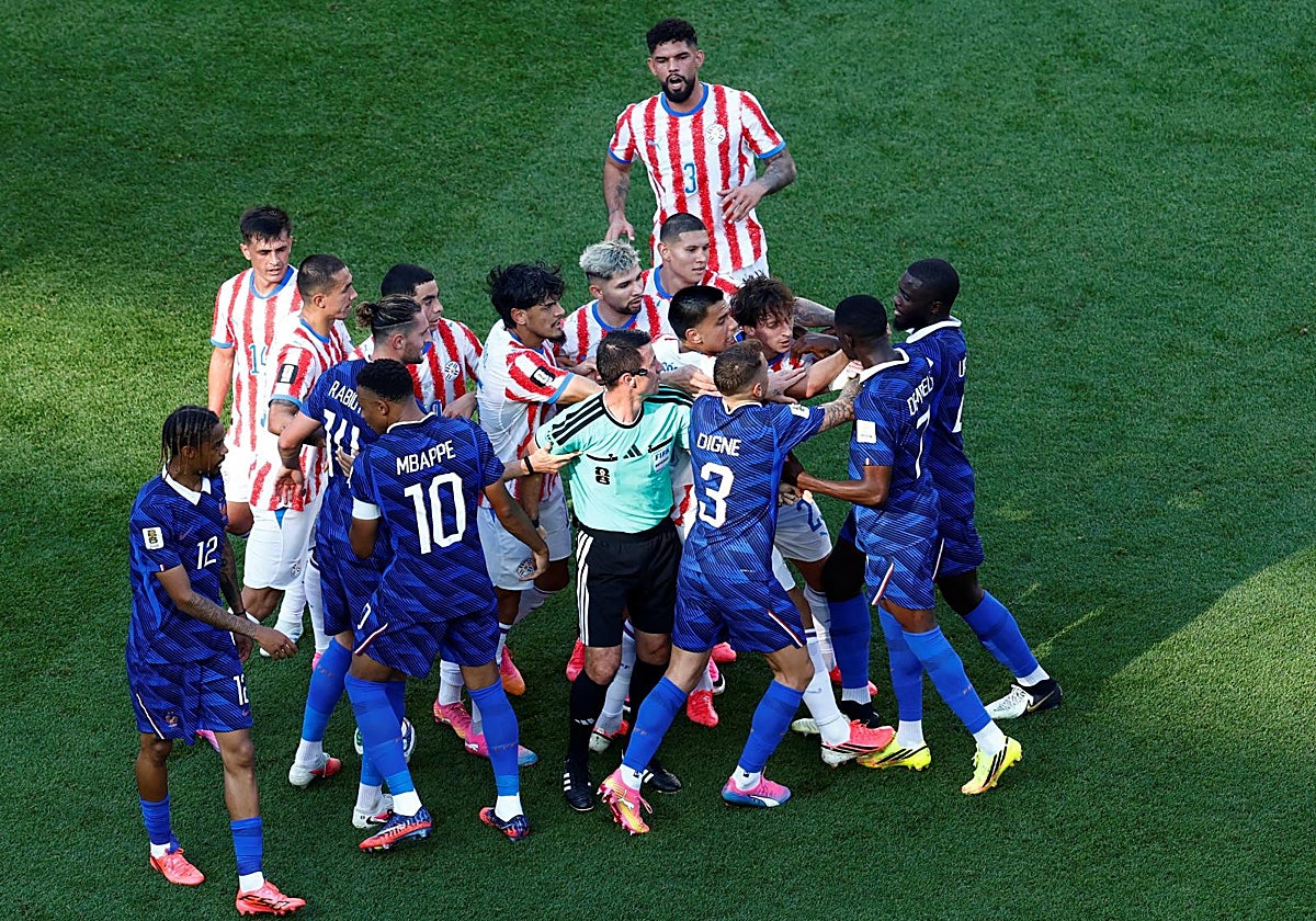 Coupe du monde 2026 : la mère de Didier Deschamps insultée durant le match France-Paraguay ?