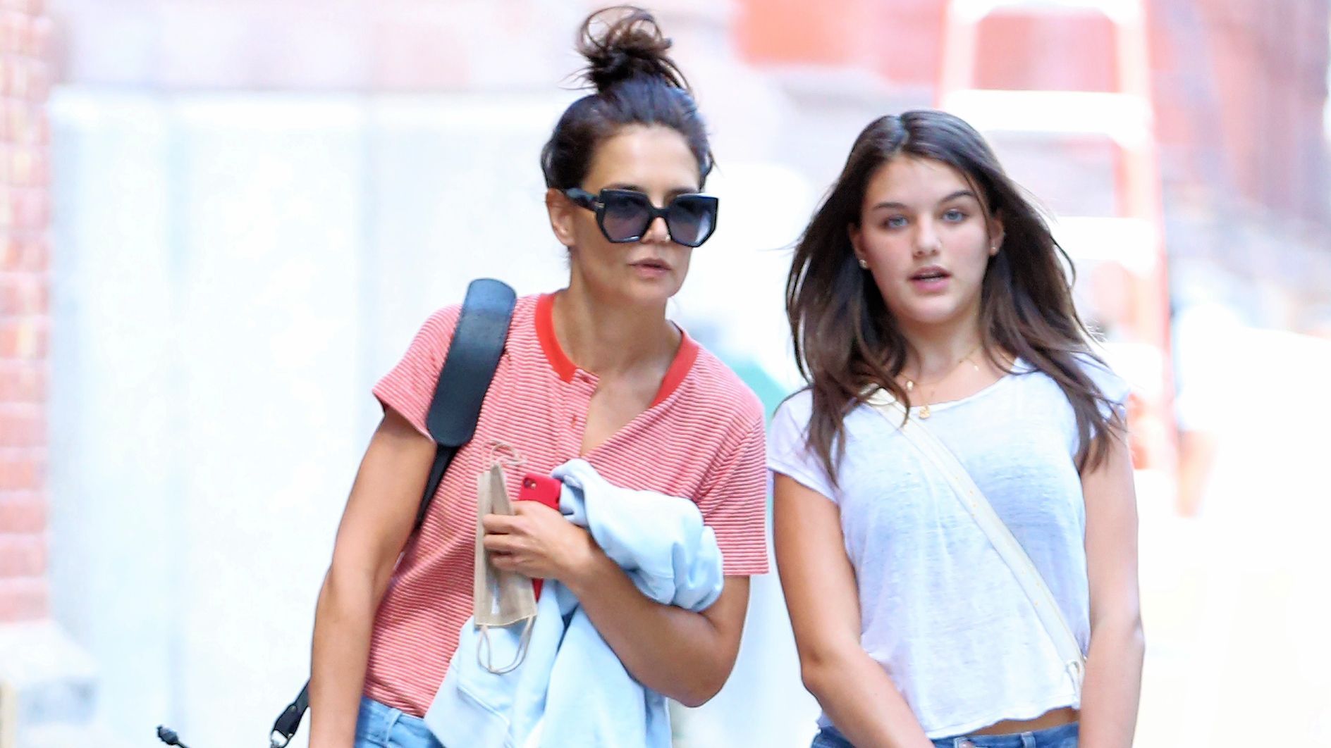 Suri, la fille de Tom Cruise et Katie Holmes, abandonne officiellement le nom de son père
