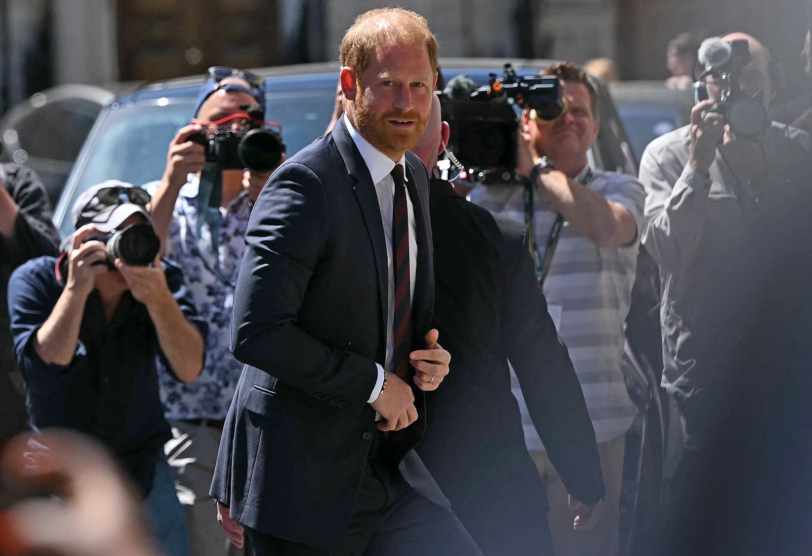 Le prince Harry dans une situation délicate : Elton John prêt à lui tendre la main ?