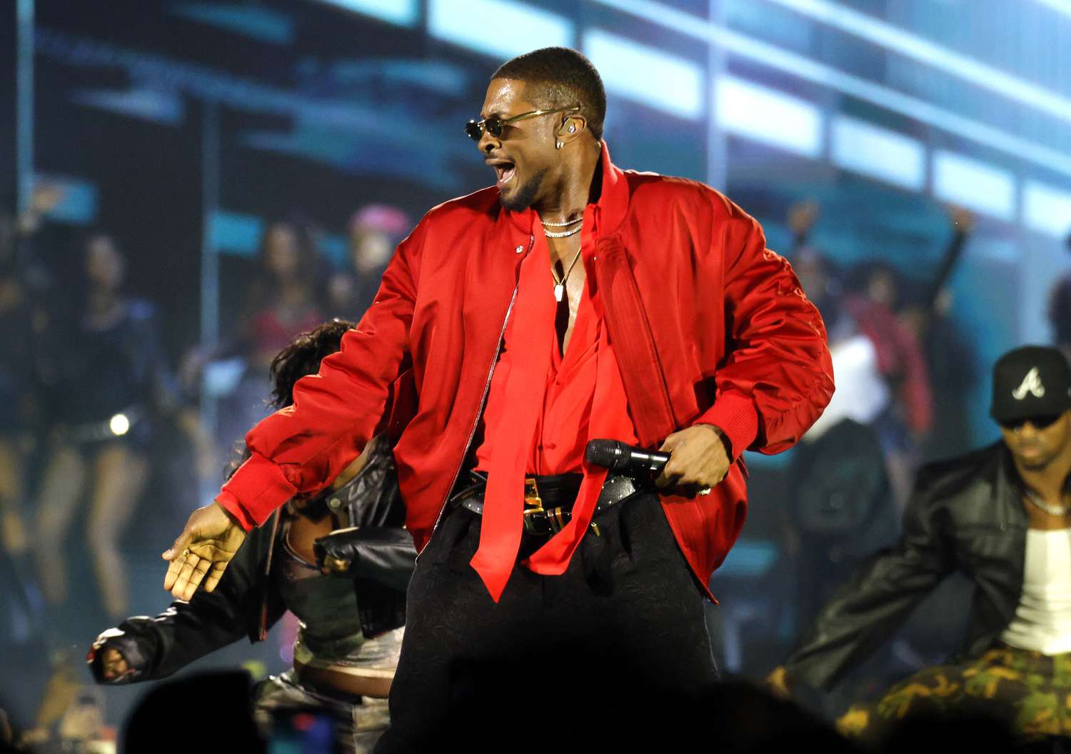 Usher au cœur d'une polémique après une séquence gênante avec une fan