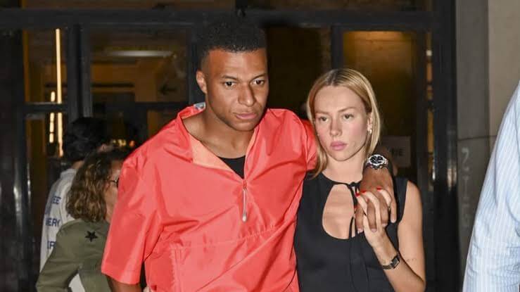 Kylian Mbappé dévoile les photos de ses vacances avec Ester Expósito : un détail amuse la Toile… "Il est malade"