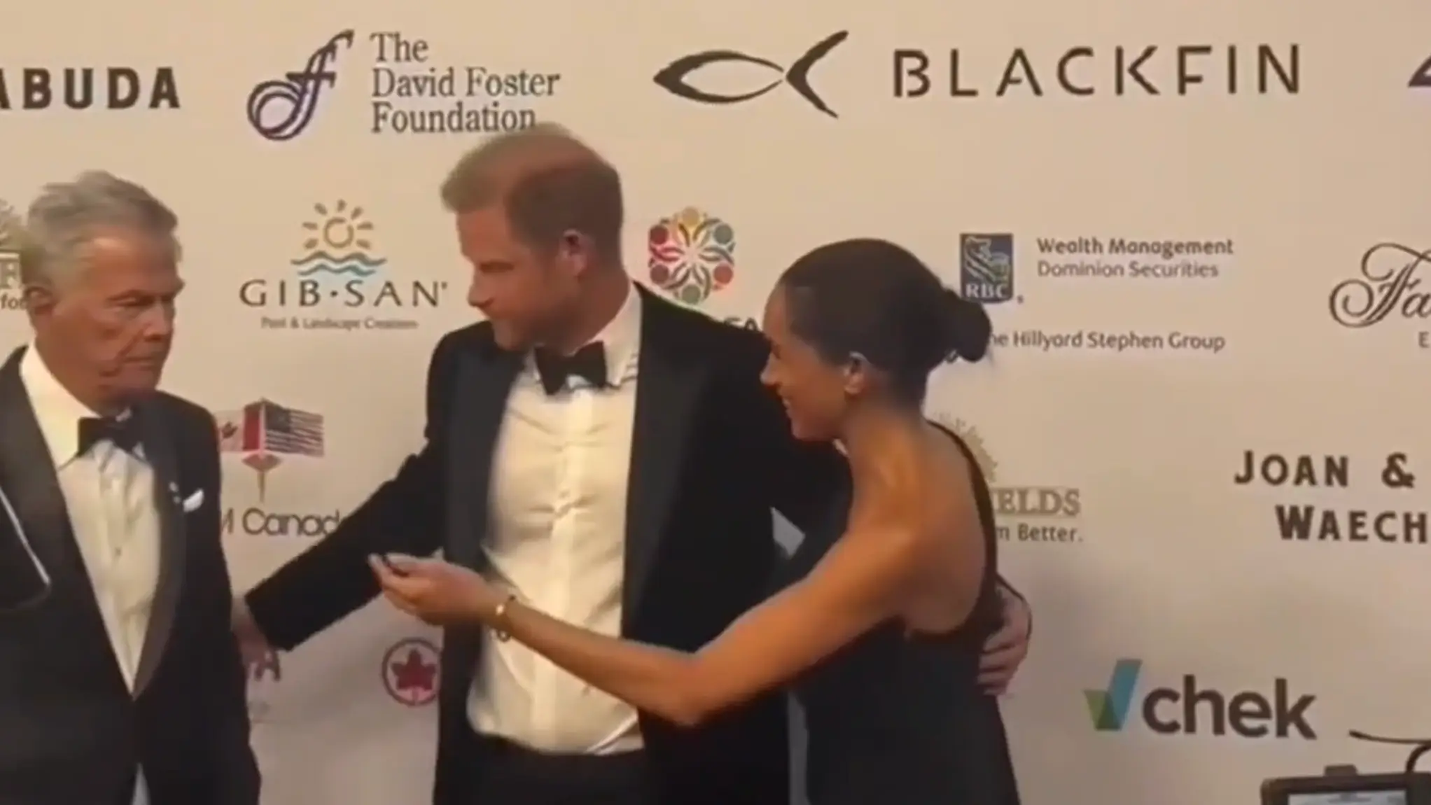 Meghan Markle ignorée sur le tapis rouge : la vérité sur ce moment gênant