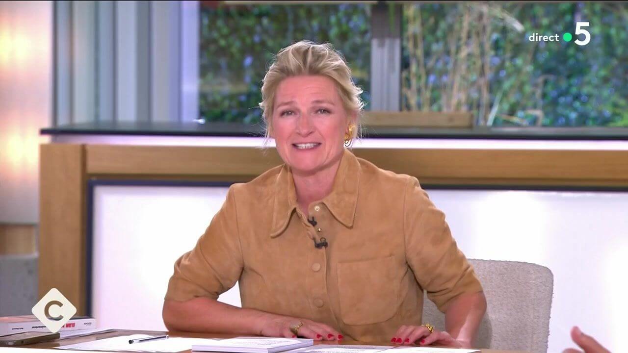 Anne-Elisabeth Lemoine mal à l’aise après une remarque de Marc-Olivier Fogiel : "C’est vraiment élégant de le souligner ?"